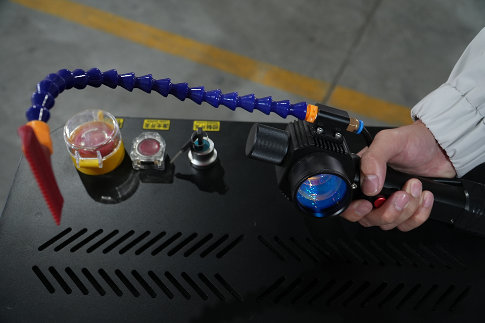 100W / 200W / 300W Pulsed Laser Cleaning Machine for Industrial Surface Cleaning, Rust Removal, and Paint Stripping