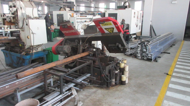 Industrial saw machine for heavy-duty cutting in metal fabrication and construction