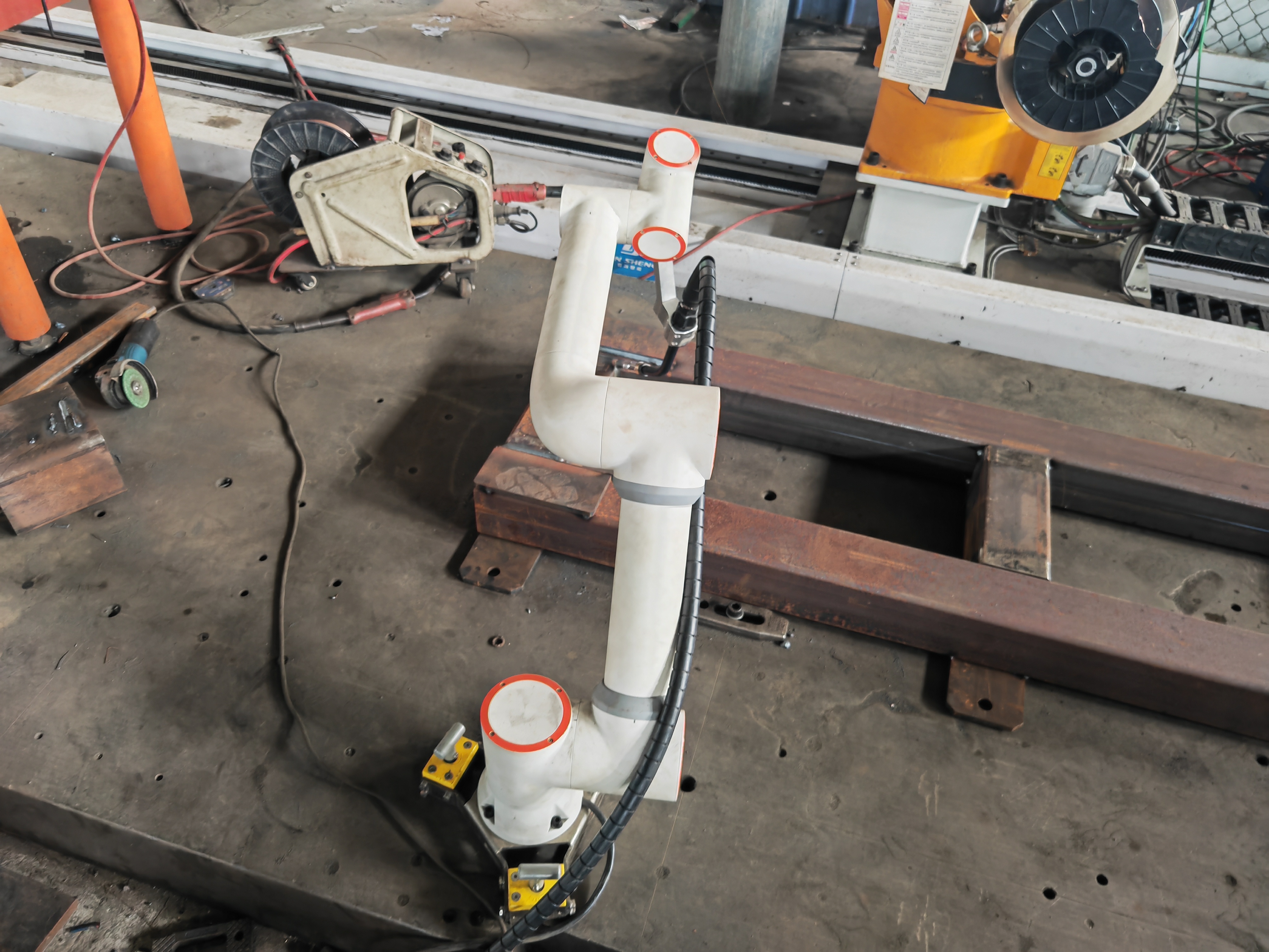 Customizable Length and Payload Welding Workstation Robot Welding Equipment Laser Welding Machine Customization