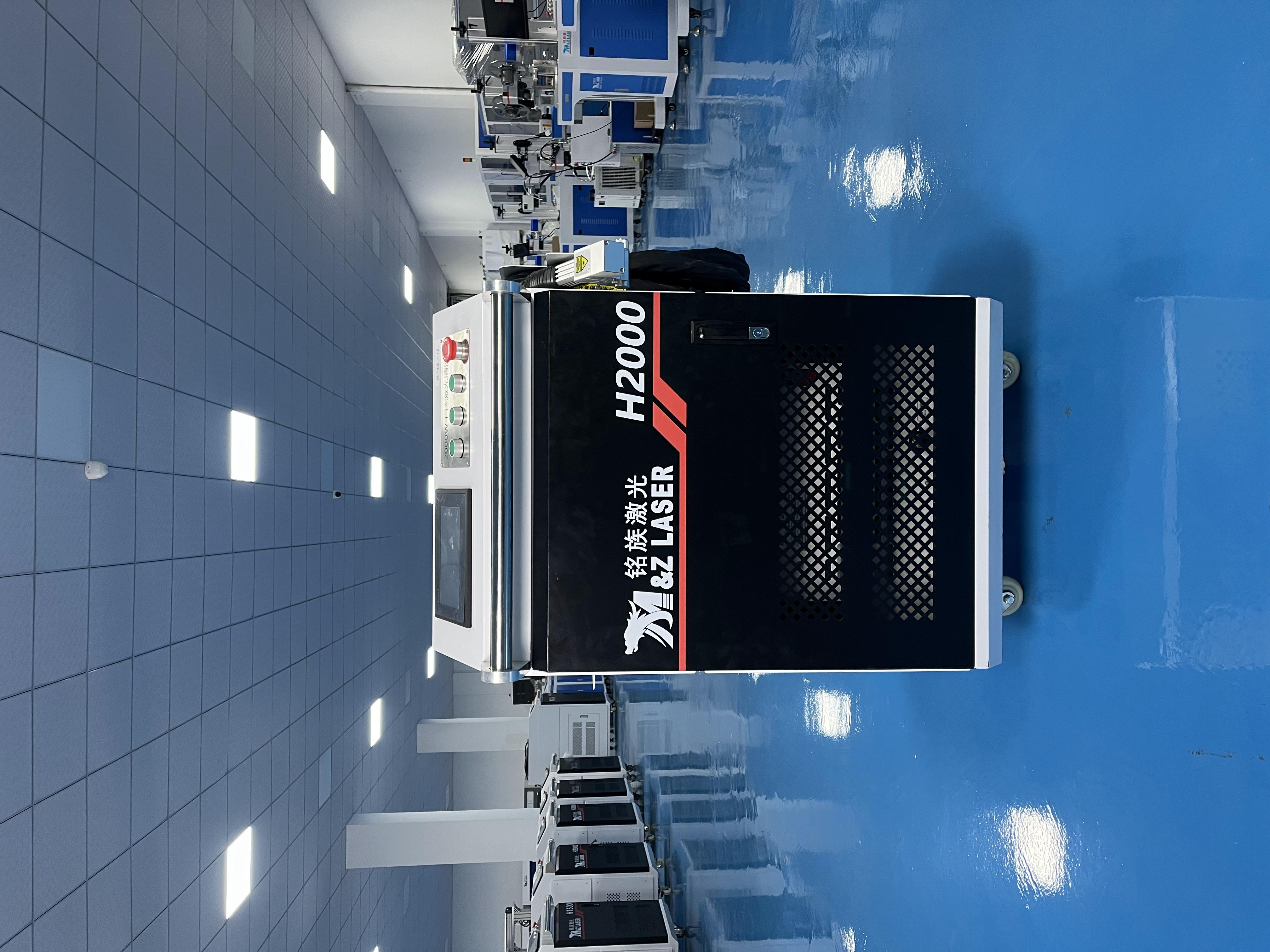 New Portable Fiber Laser Cleaning Machine for Stainless Steel &amp; Aluminum 2000W/3000W Dust &amp; Rust Removal