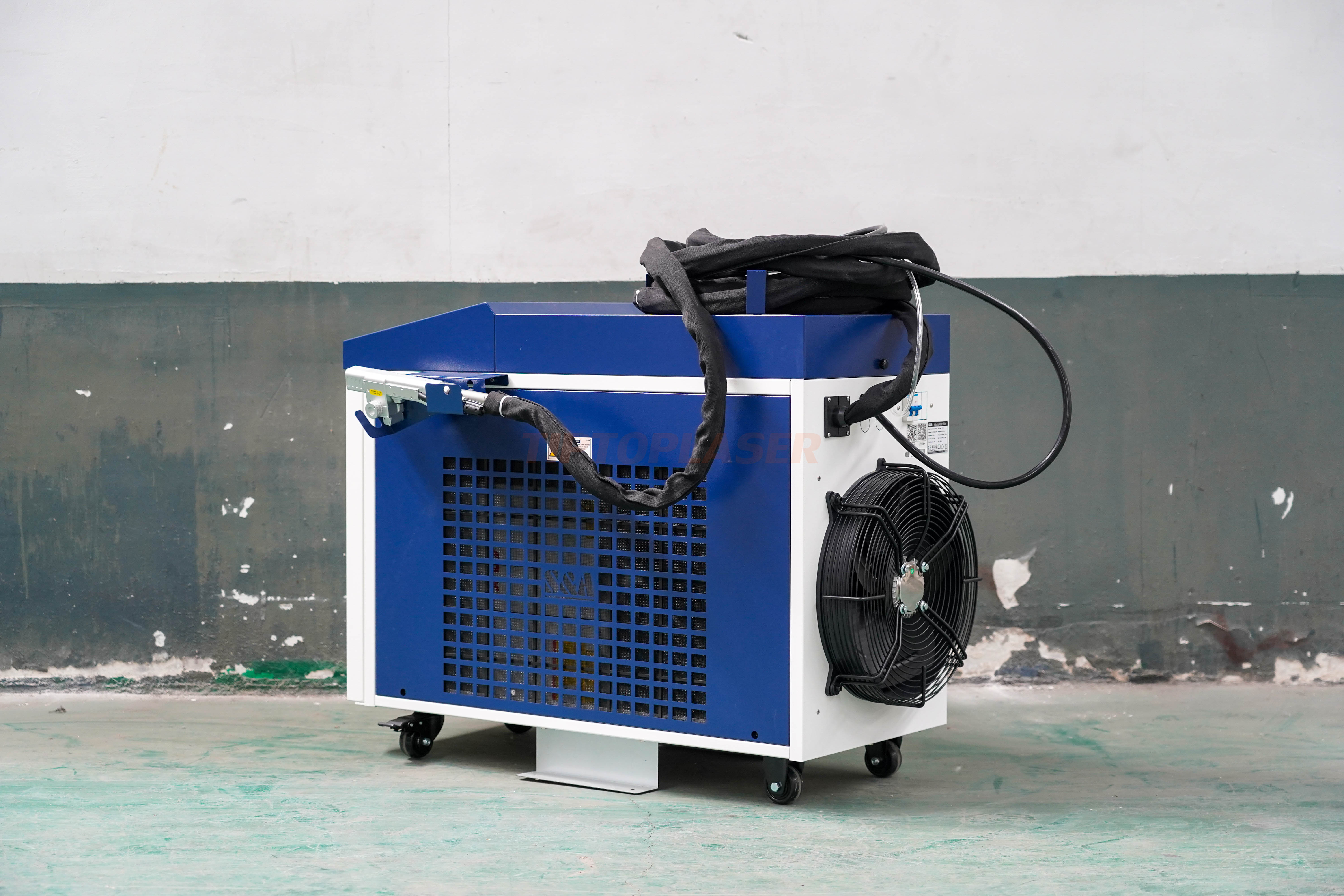Industrial Grade 1500W 3000W Continuous Wave Laser Cleaning Machine With Handheld Gun For Efficient Paint Rust Oxide Removal