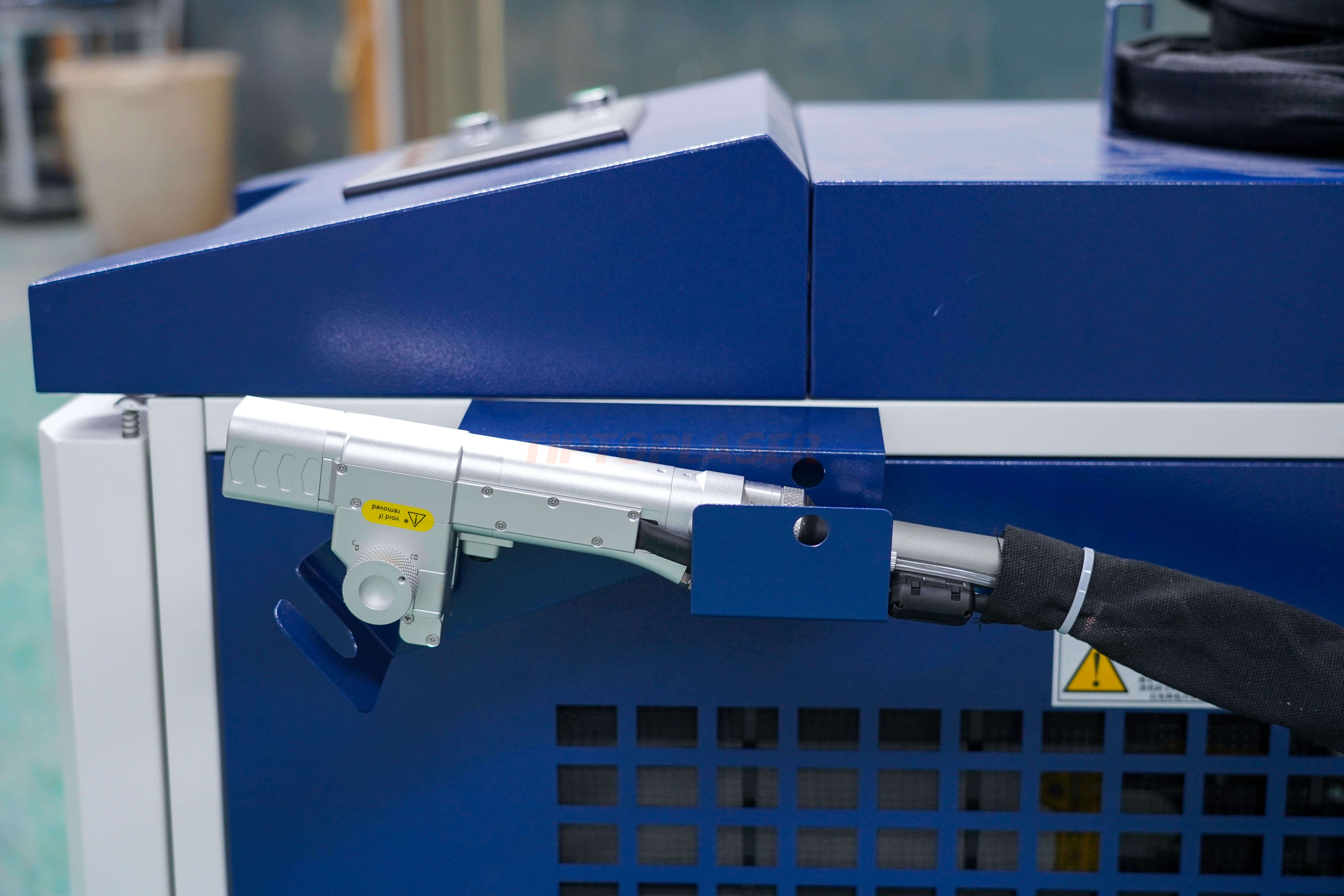 Industrial Grade 1500W 3000W Continuous Wave Laser Cleaning Machine With Handheld Gun For Efficient Paint Rust Oxide Removal