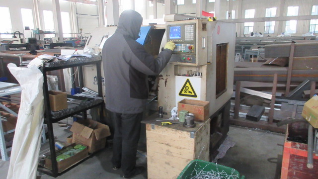 CNC machining process at Chengdu Jigsaw Machine factory — precision component manufacturing