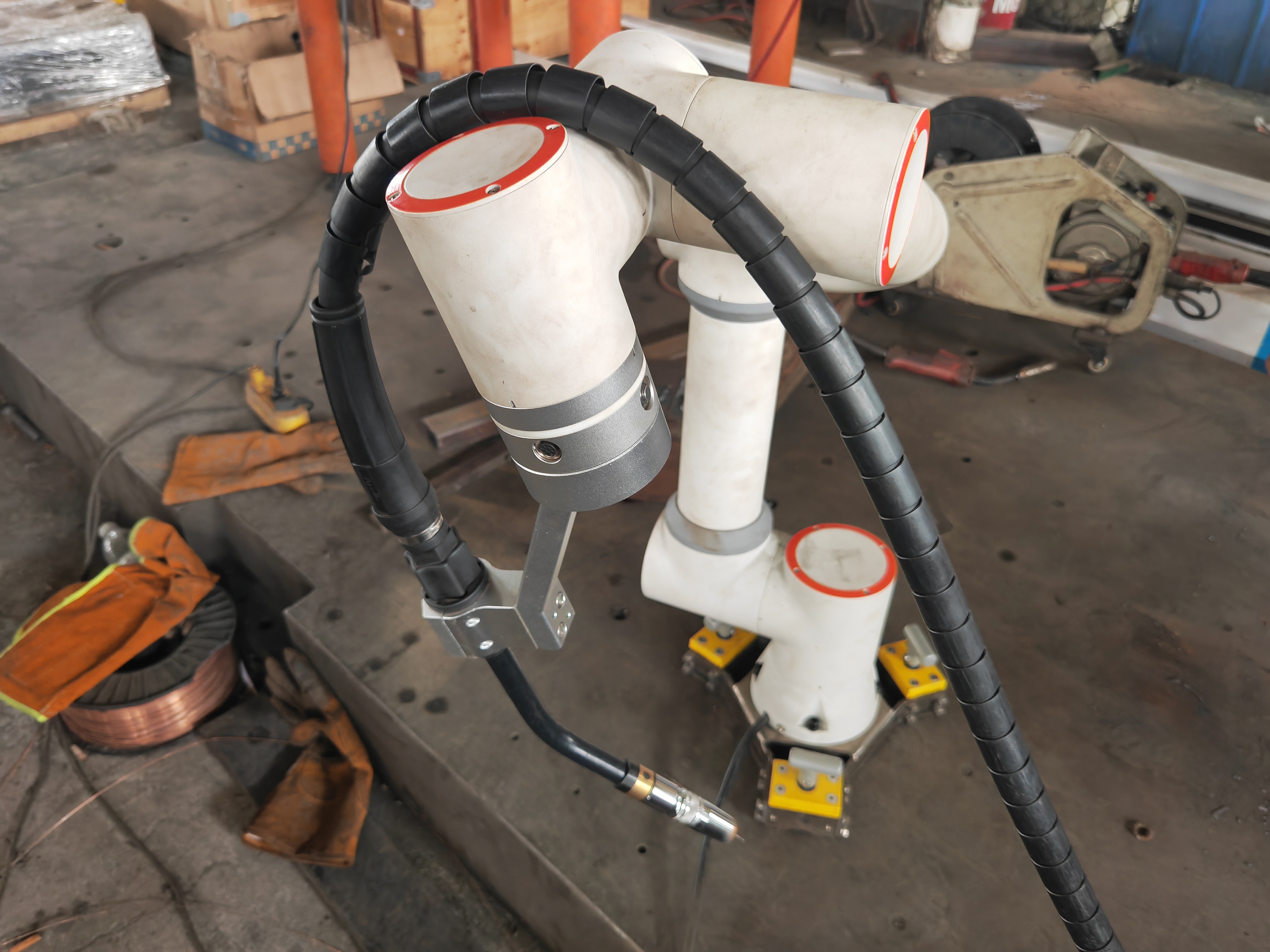 Customizable Length and Payload Welding Workstation Robot Welding Equipment Laser Welding Machine Customization