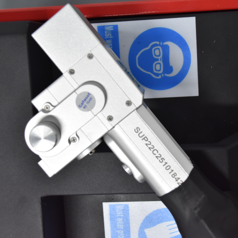 MAX JPT Series Continuous Wave 1000W Laser Cleaner for Railway Track Component Maintenance Welding Surface Preparation