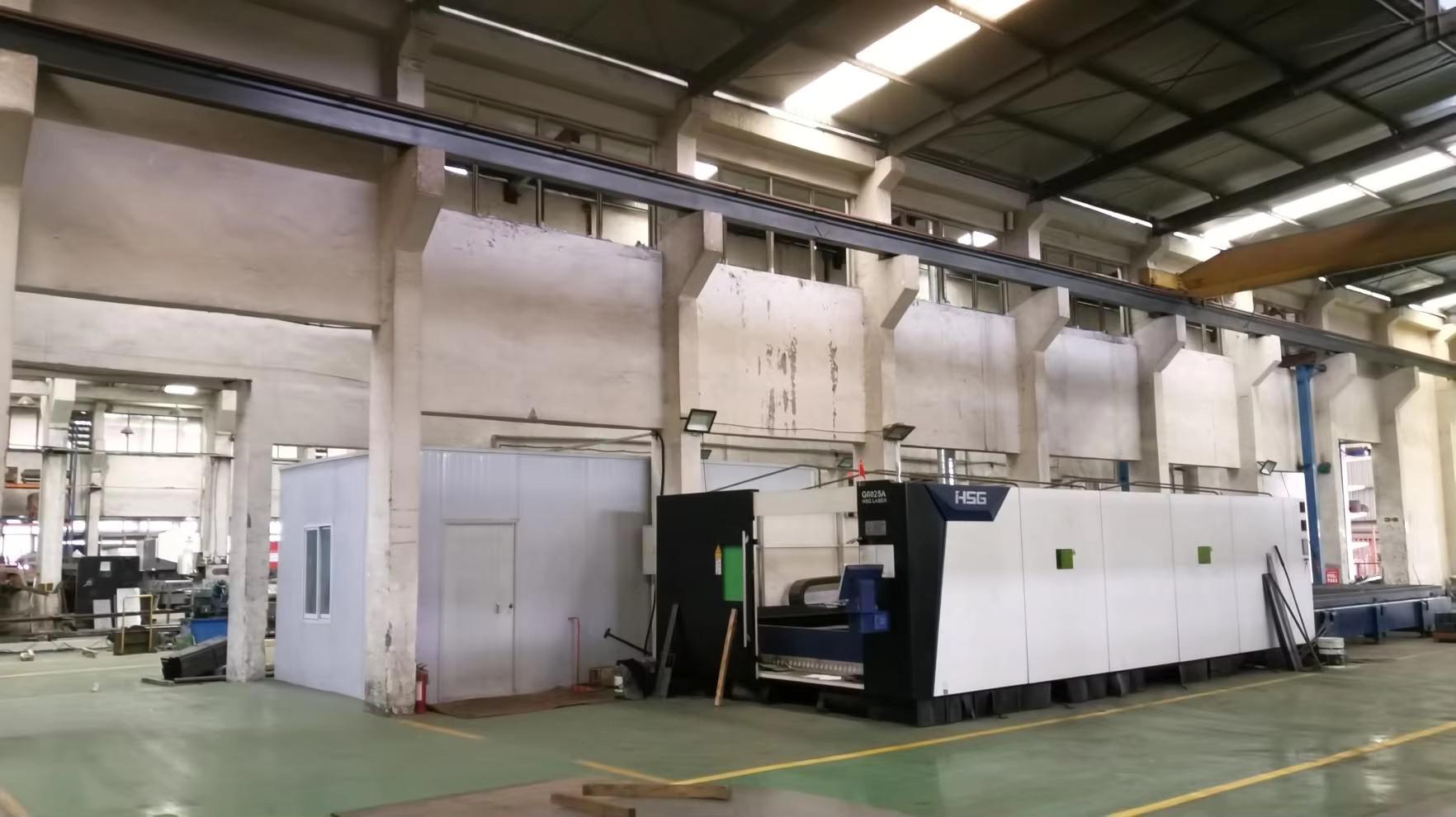 Steel platform and wire mesh container solutions for warehouse efficiency