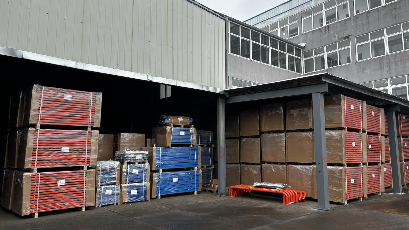 Heavy-duty warehouse racking system for industrial storage applications
