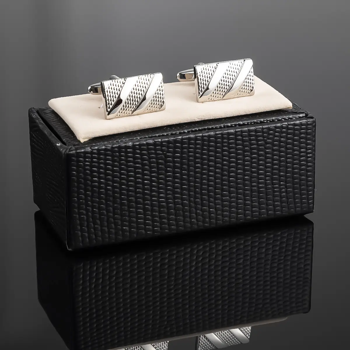 Wholesale Professional Manufacturer Silver Plated Luxury Tasteful Ribbed Cufflinks CL0003 Suppliers, Exporter
