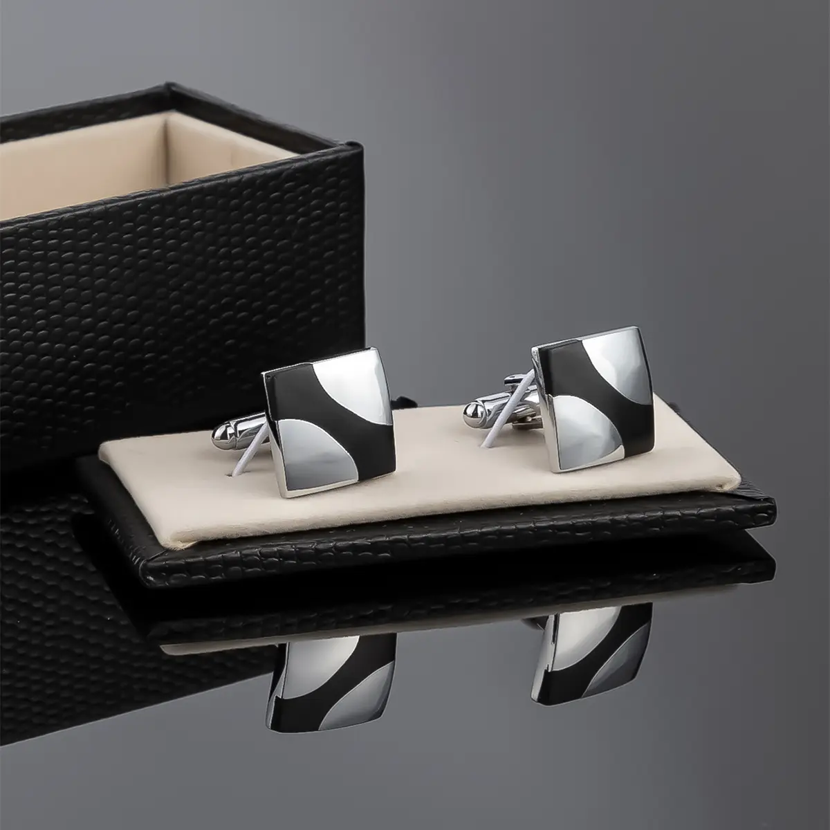 Wholesale China Factory Low Price Silver & Black Enamel Cufflinks Men Stylish Shirt Buttons Wholesale CC-Q115 Manufacturers, Exporters
