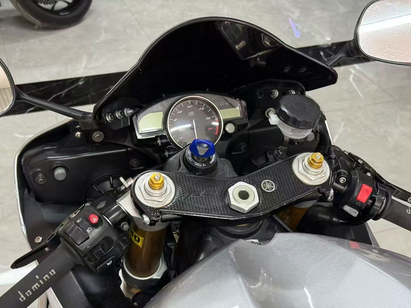 Adjustable Carbon Fiber Grain Steering Damper for Motorcycles Handle Bar Stabilizer