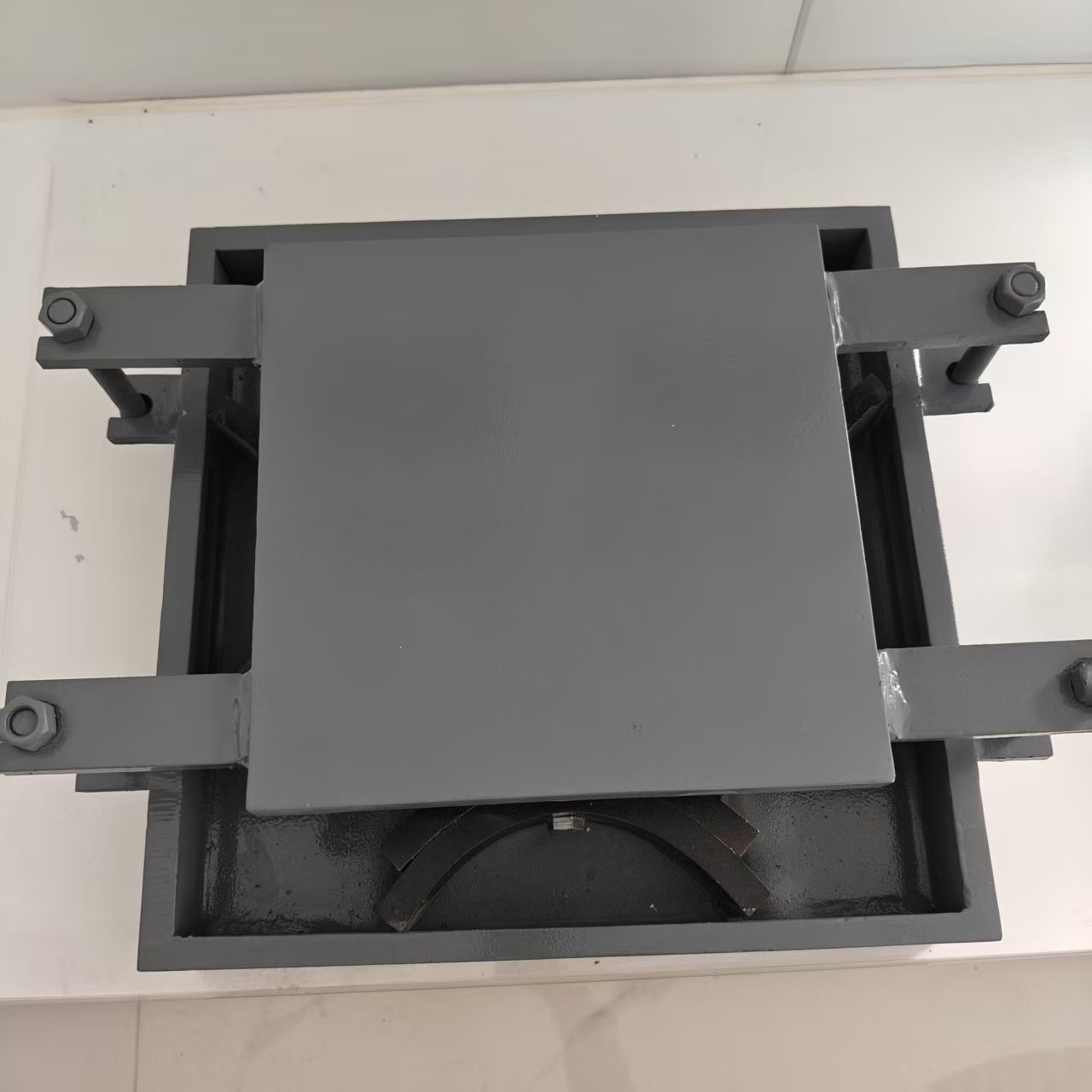 Elastic Damper/Shock-absorbing Zinc Coated Durable Steel Bearing Without Rubber Materials for Villa &amp; Warehouse Construction