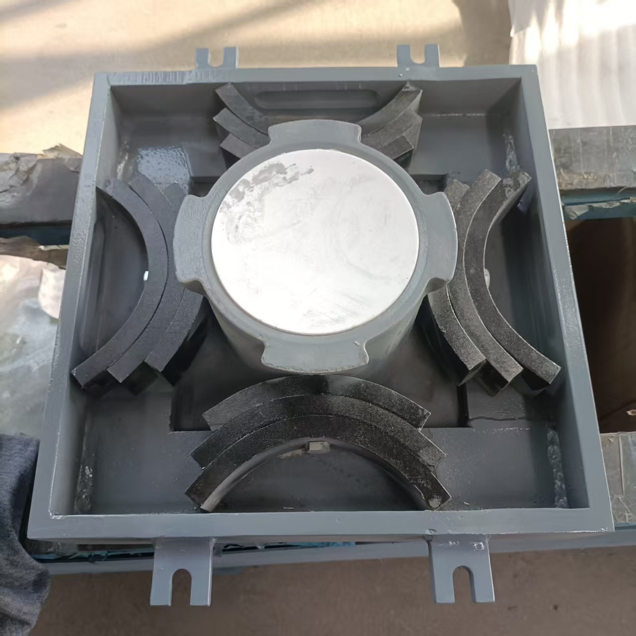 Elastic Damper/Shock-absorbing Zinc Coated Durable Steel Bearing Without Rubber Materials for Villa &amp; Warehouse Construction