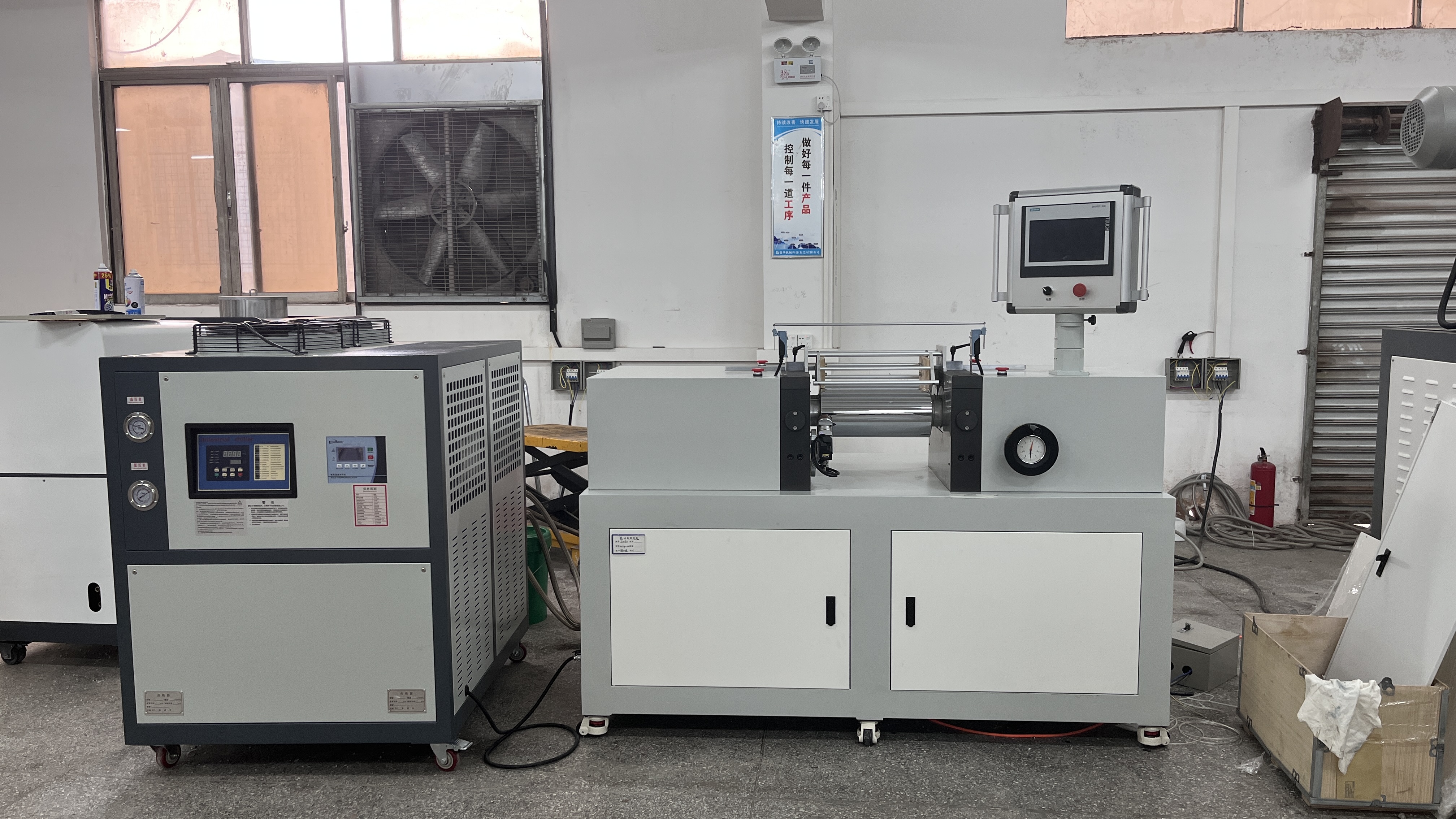 Xihua PLC Open Two-Roll Mill with Digital Display 7.5KW Power 1-2kg Capacity Water Cooling More Convenient Safer Operation