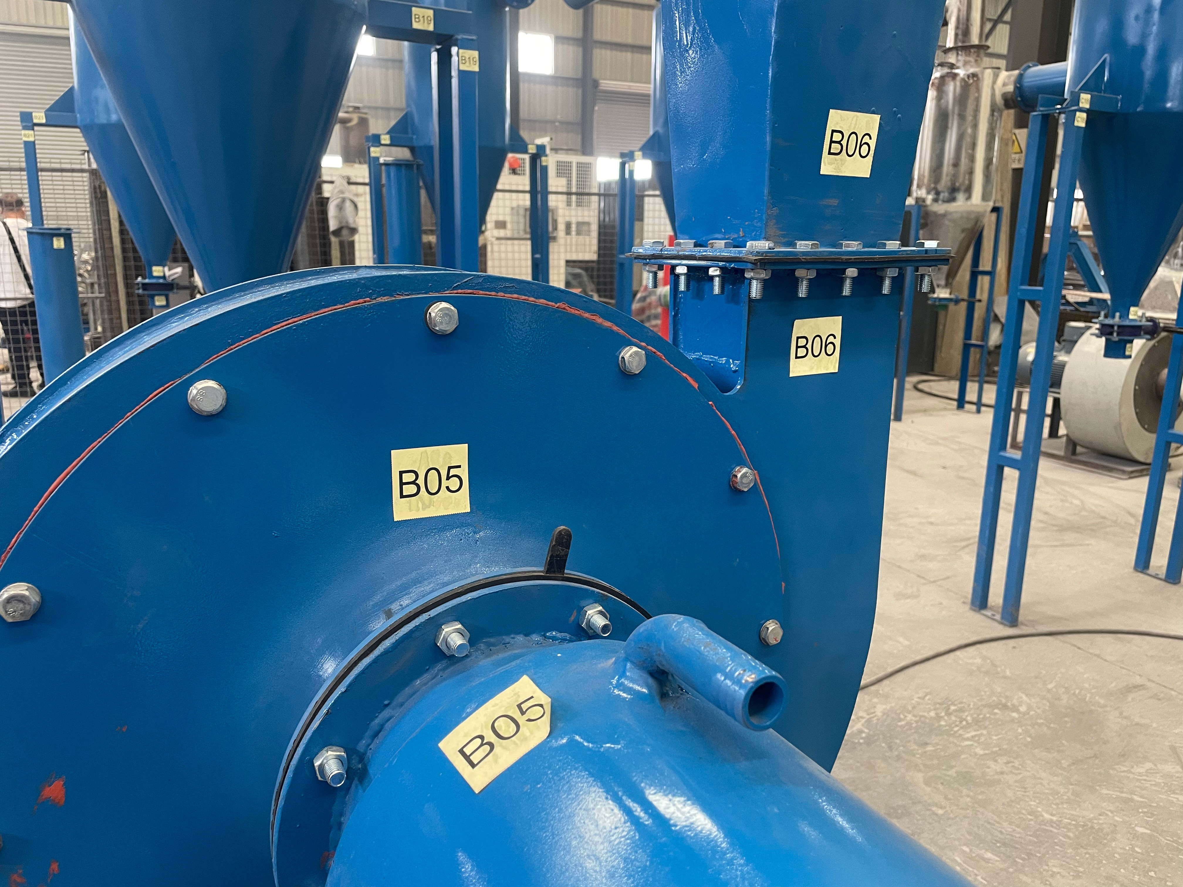Mg-al alloy roller crushing mill close up 1