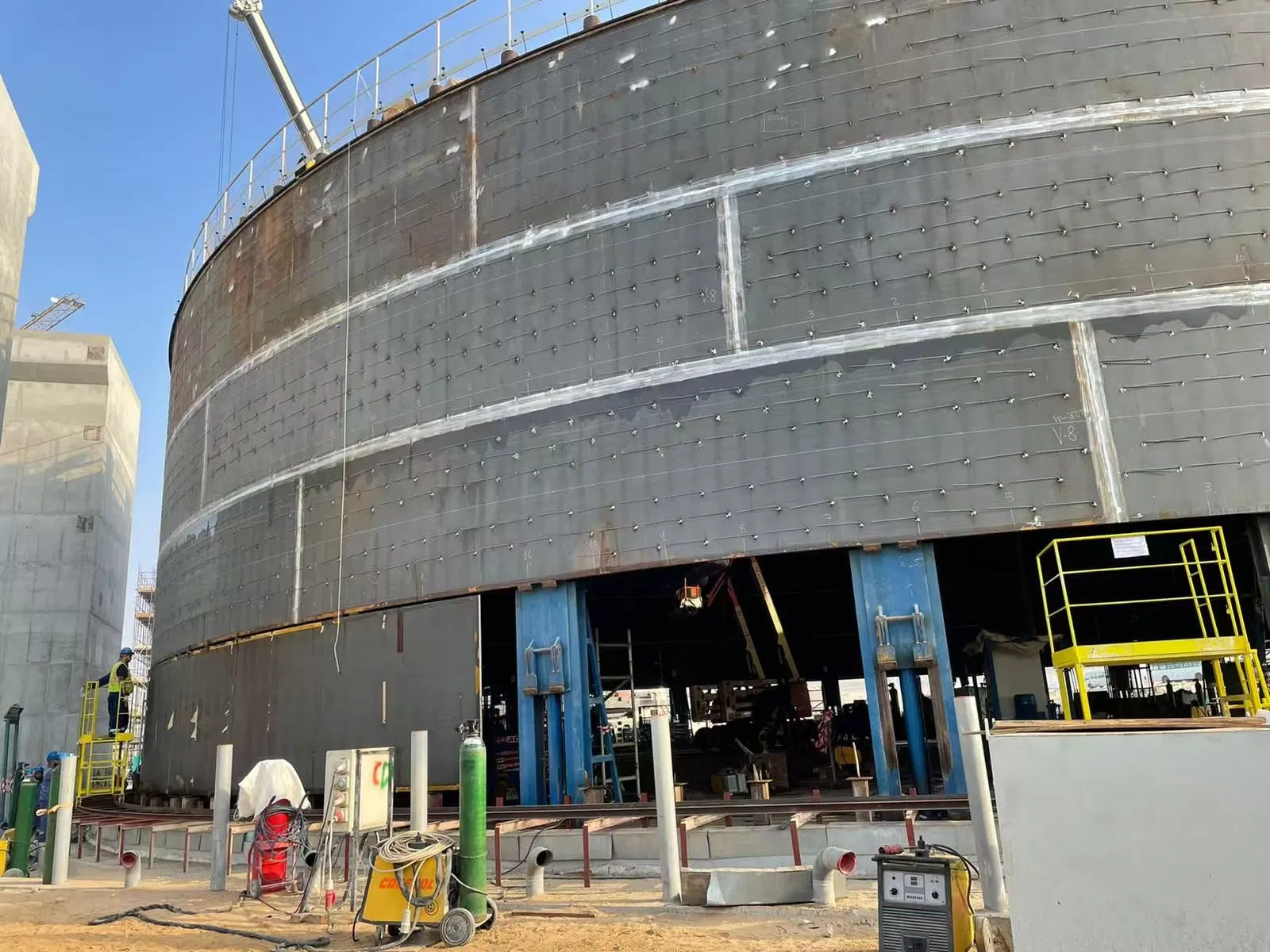 High-Stroke Lead Screw Electric Mechanical Jacking System for Grain Storage Silos with Stable Spacing