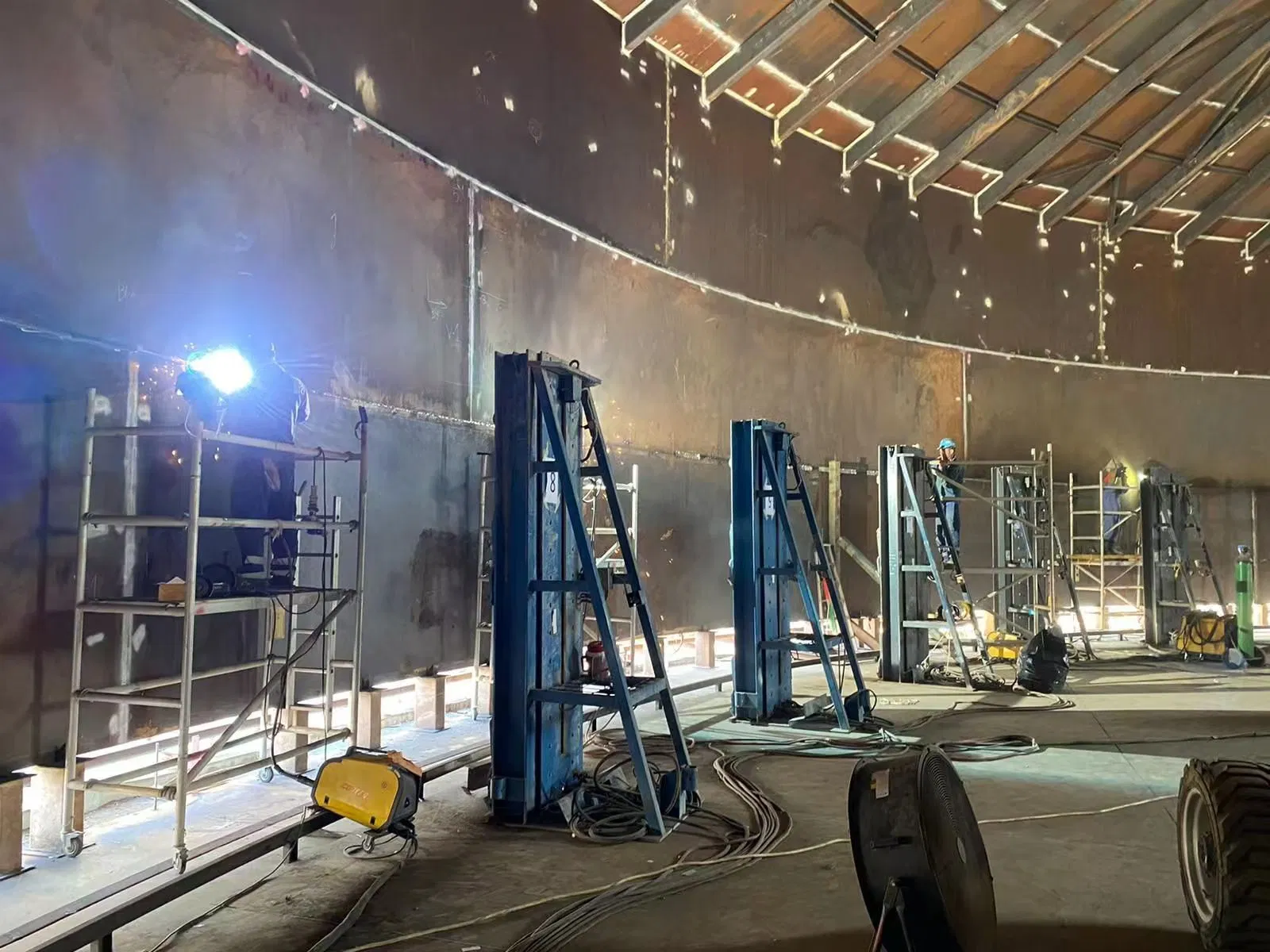 High-Stroke Lead Screw Electric Mechanical Jacking System for Grain Storage Silos with Stable Spacing