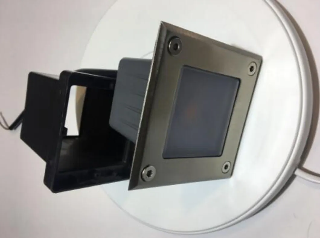 إضاءة حديقة LED مربعة من البلاستيك 220V 11W COB LED RGB (Sb8313-11W)