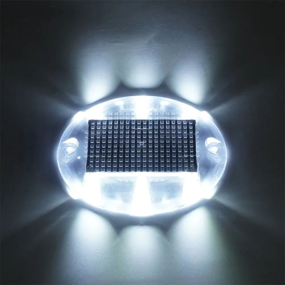مصباح إضاءة تحت الماء لحمام السباحة تحت الأرض ومسار الحديقة LED الشمسي الشحن التلقائي IP68 مقاوم للماء في الهواء الطلق