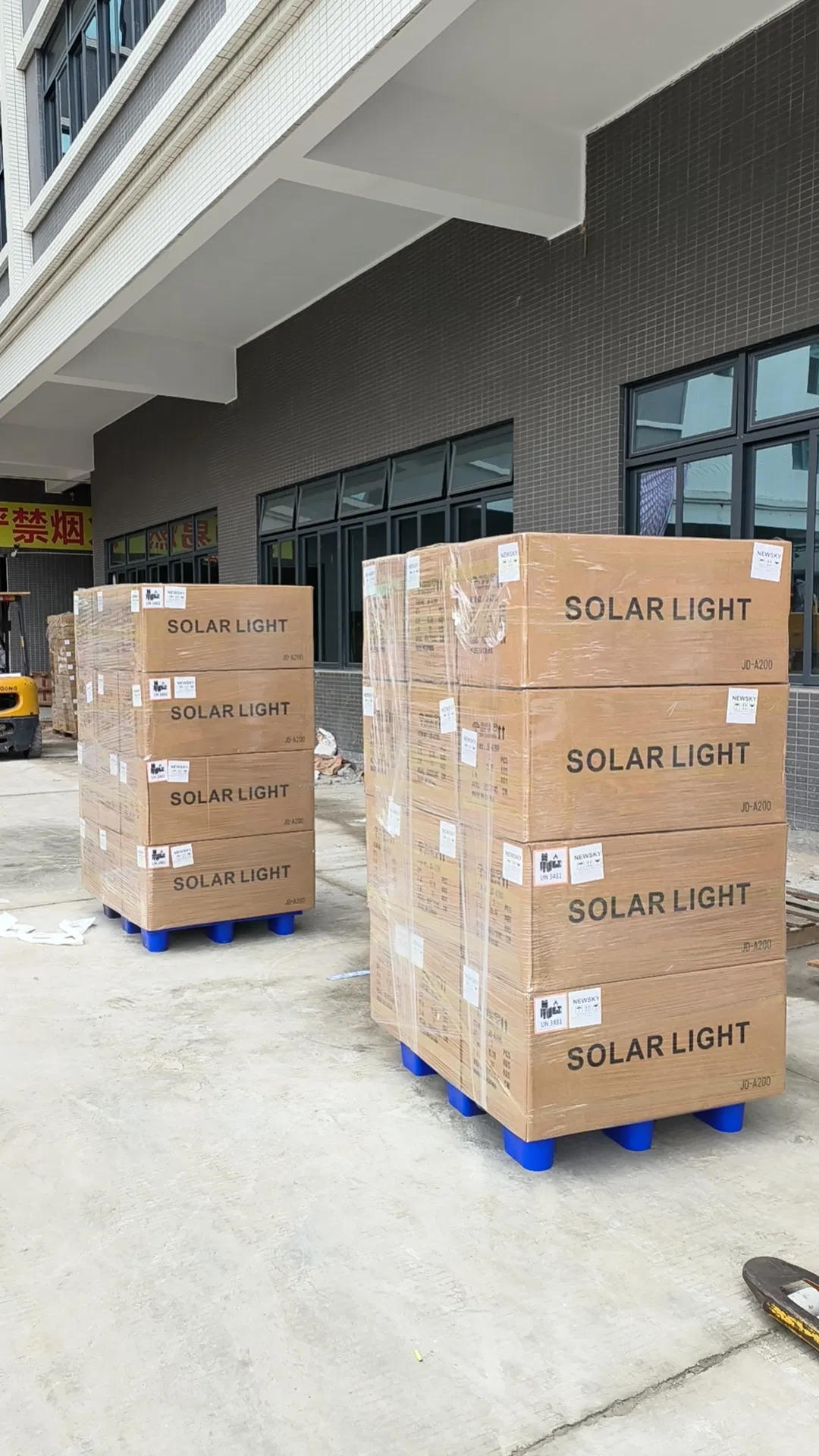مصباح حائط شمسي LED من الألمنيوم بتصميم عصري للحديقة والشرفة والفيلا