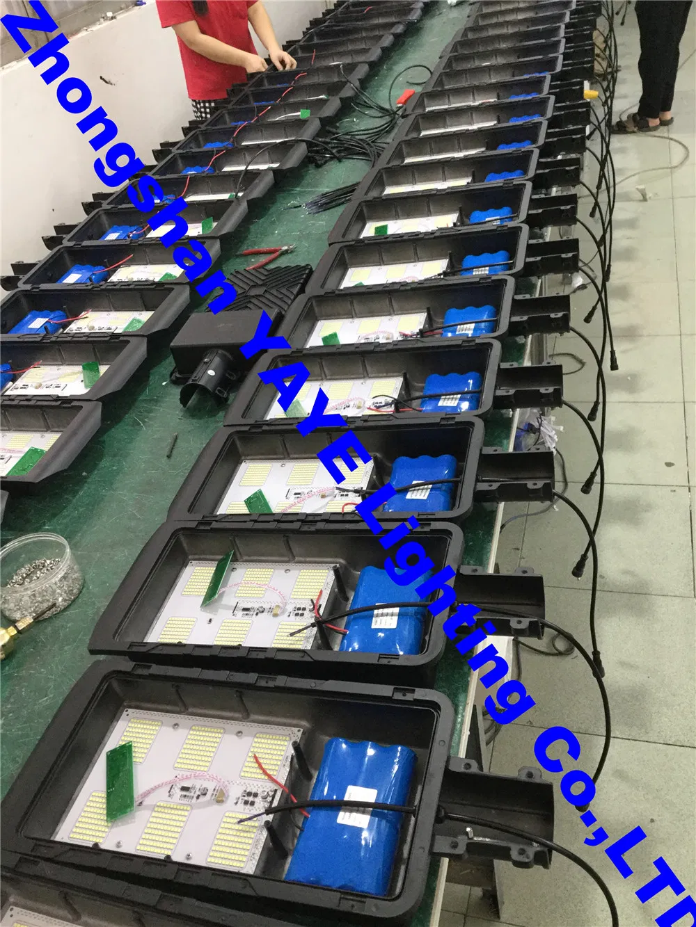 ضوء شارع حديقة LED شمسي متعدد الاستخدامات مع أوضاع التحكم