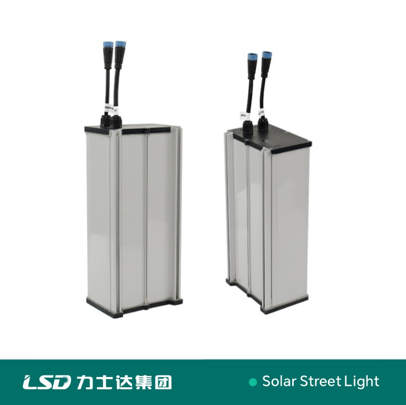 اتجاه جديد ضوء الشارع الشمسي LED مزدوج الذراع IP65 مقاوم للماء مع لوحة شمسية من السيليكون أحادي البلورة 50W لتوليد 150W الطاقة لعمود مصباح الطريق والحديقة والعشب