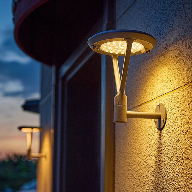 مصباح حائط خارجي دائري حديث بتقنية LED مع مستشعر حركة