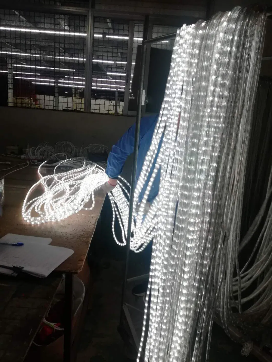 مزود 18FT 2 ضوء خيط عيد الميلاد RGB LED مع جهاز تحكم عن بعد لتزيين المنزل والحديقة وحفلات الزفاف