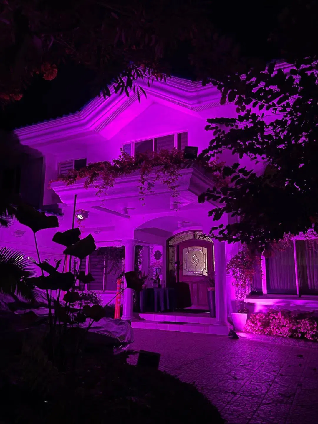 IP65 ضوء حديقة خارجي يعمل بالطاقة الشمسية مقاوم للماء مع تحكم عن بعد ضوء فيض LED بالجملة مع RGB