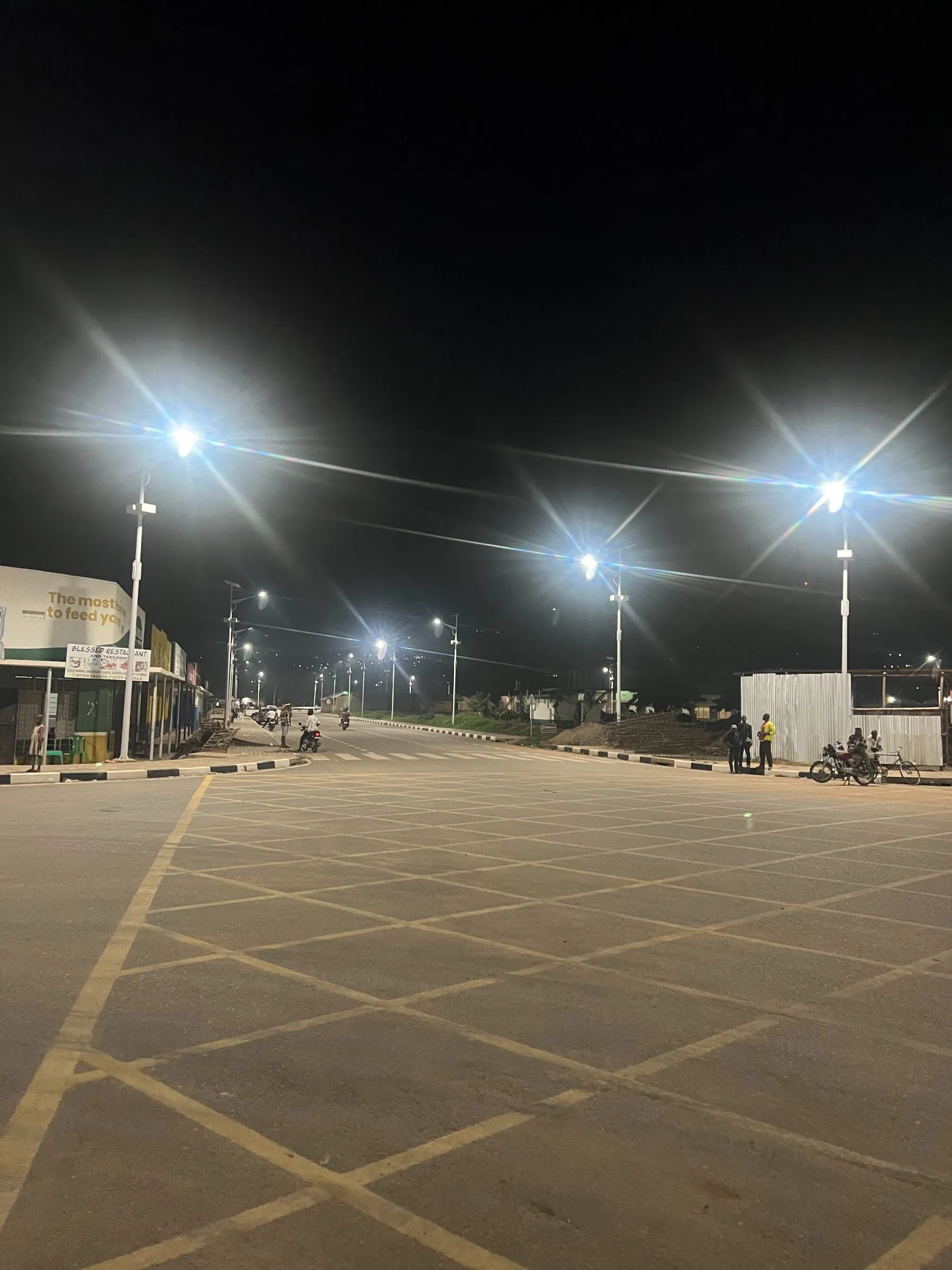 60W-150W مصباح شجرة LED RGB لوحة طريق شمسية حساسة للضوء في الهواء الطلق شريط فيضان حديقة جدار عمود مصباح عمود عمل مع بطارية ليثيوم