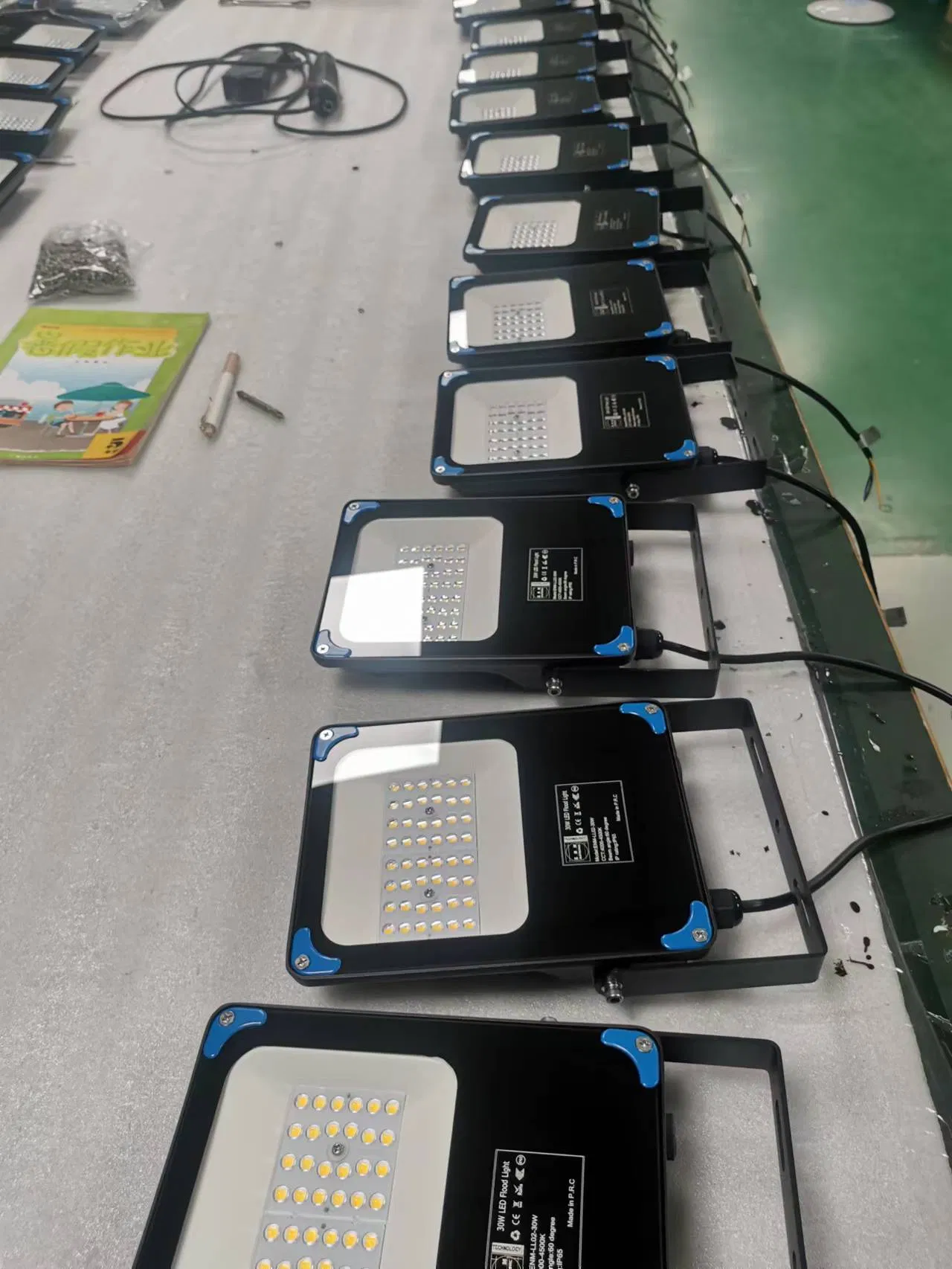 إضاءة الفيض LED 240W 300W إضاءة تجارية خارجية للحدائق والملاعب والمخازن