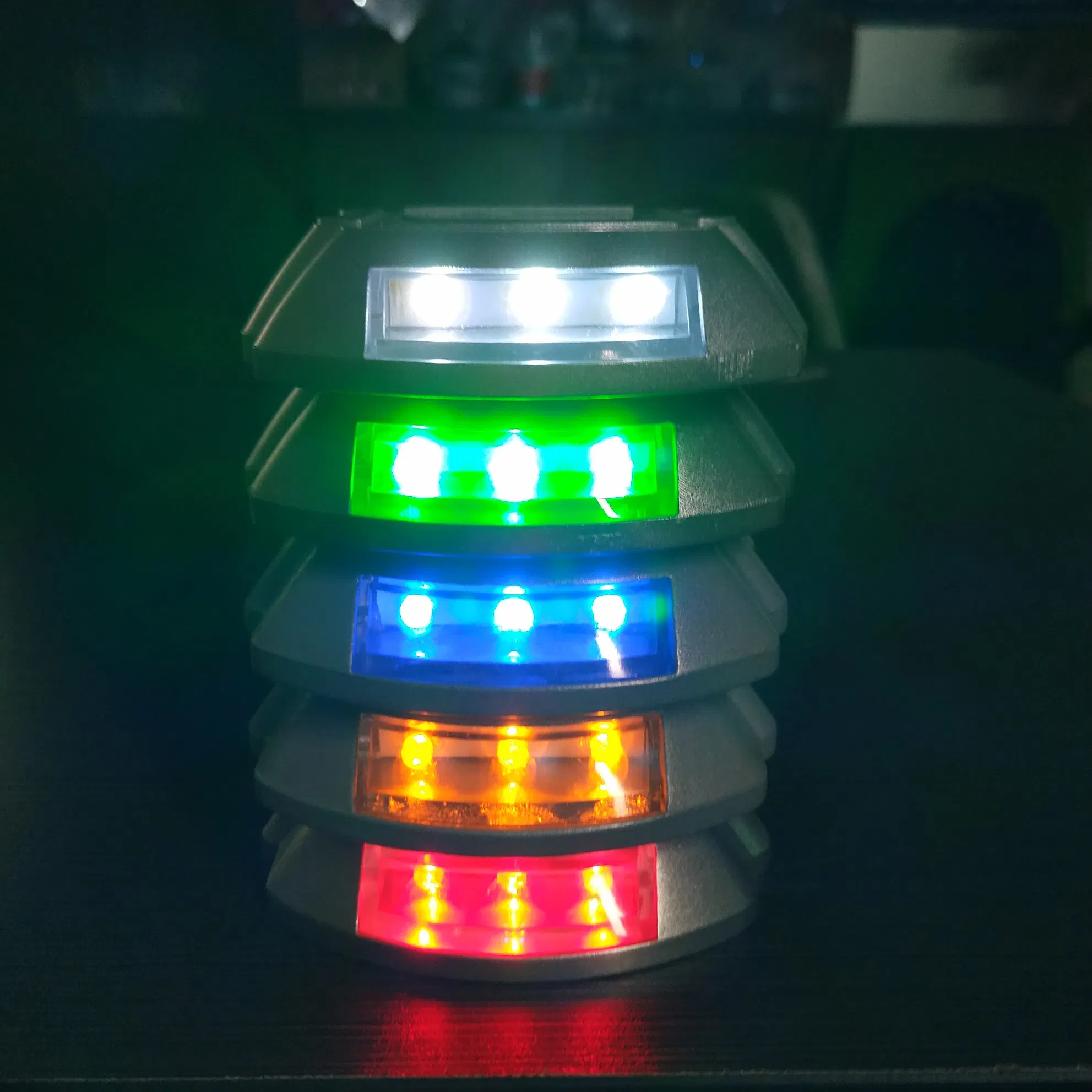 مصباح LED شمسي موفر للطاقة مصباح حائط خارجي مصباح زينة للحديقة والفناء مقاوم للماء