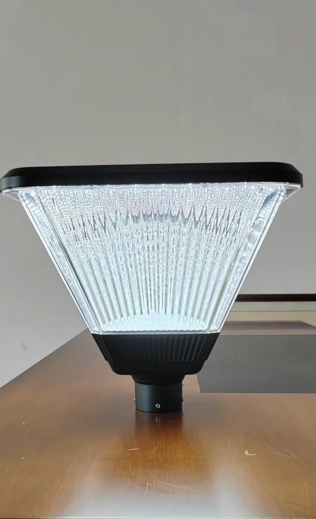 30W شكل مربع وحدة شمسية LED خاصة بالجملة من الألمنيوم في الهواء الطلق IP65 إضاءة حديقة مائية للمناظر الطبيعية في الفيلات وممرات الشوارع والفناء