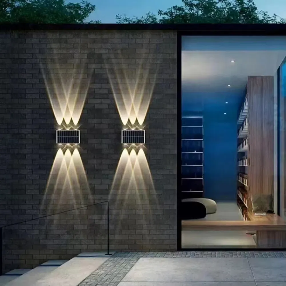 ضوء حائط LED شمسي خارجي مقاوم للماء IP65 للمدخل والفناء والسلم والحديقة مع ميزات إضاءة علوية وسفلية