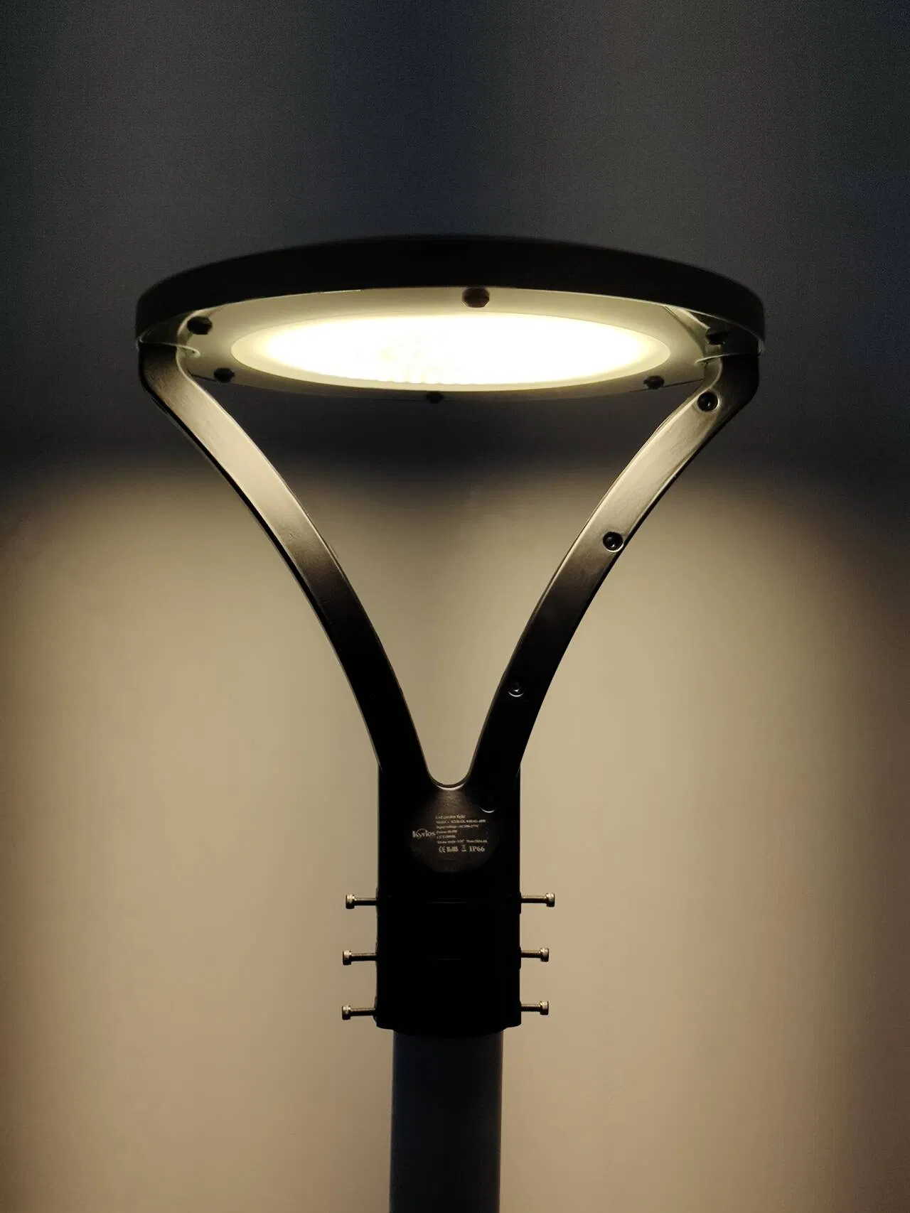 إضاءة المناظر الخارجية IP66 مقاومة للماء 30W 150W ضوء LED علوي للحديقة لفناء، ممر، مصباح طريق الفناء