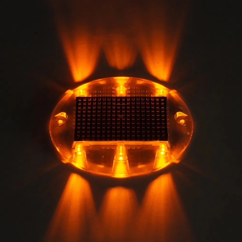 مصباح إضاءة تحت الماء لحمام السباحة تحت الأرض ومسار الحديقة LED الشمسي الشحن التلقائي IP68 مقاوم للماء في الهواء الطلق