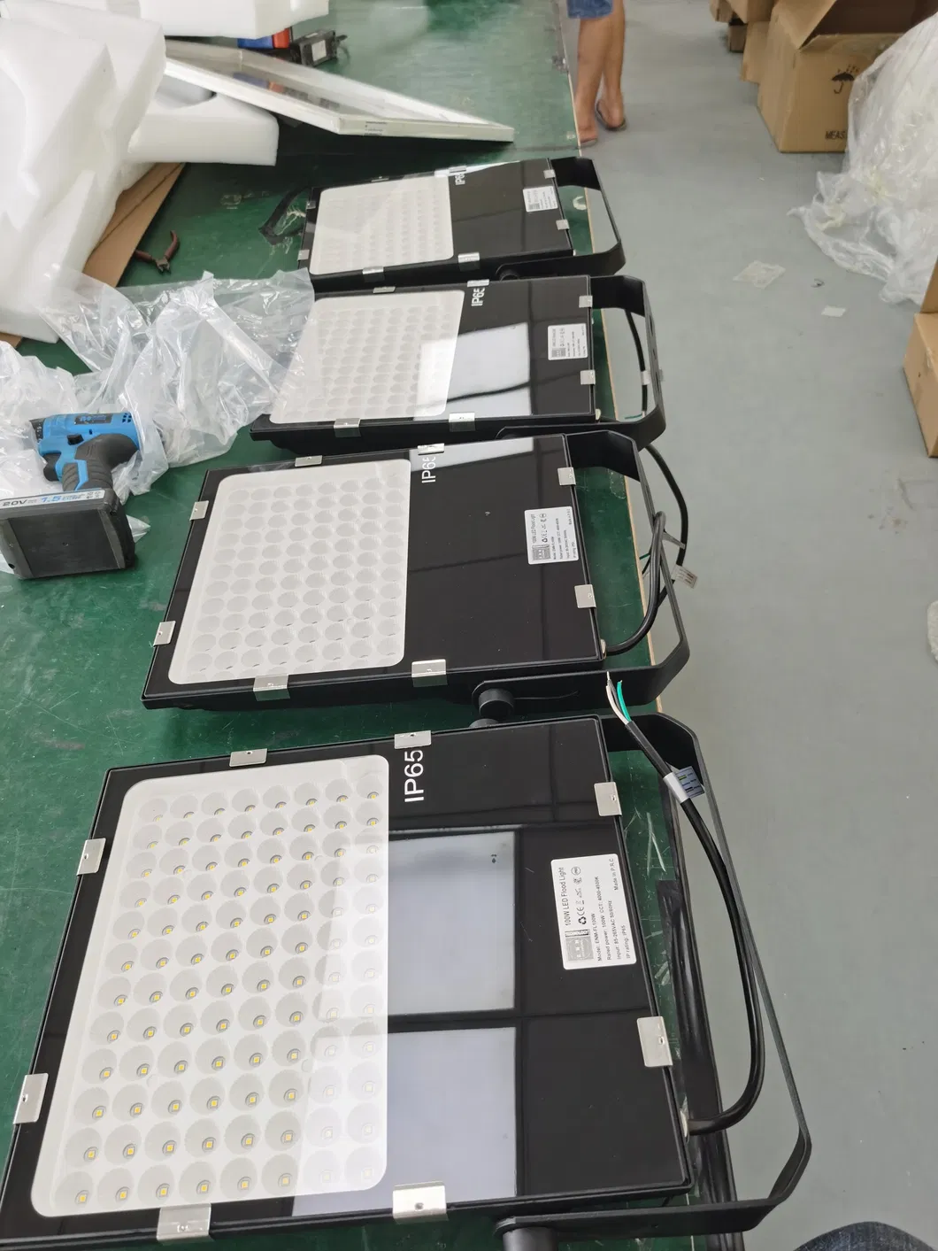إضاءة الفيض LED 240W 300W إضاءة تجارية خارجية للحدائق والملاعب والمخازن