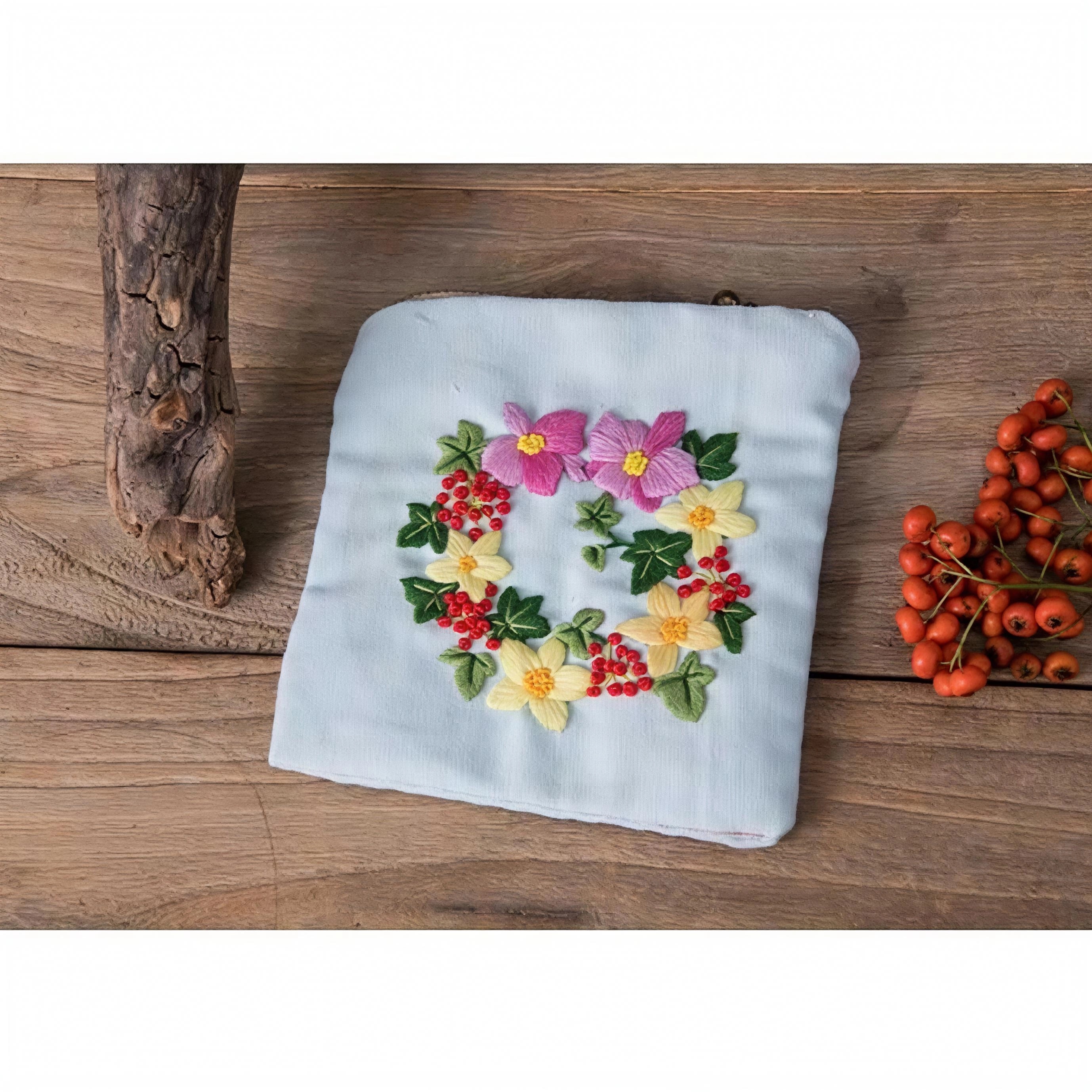 DIY Hand Embroidery Floral Sewing Kit, Square Cotton Fabric Coin Purse Card Holder Holiday Craft Gift
