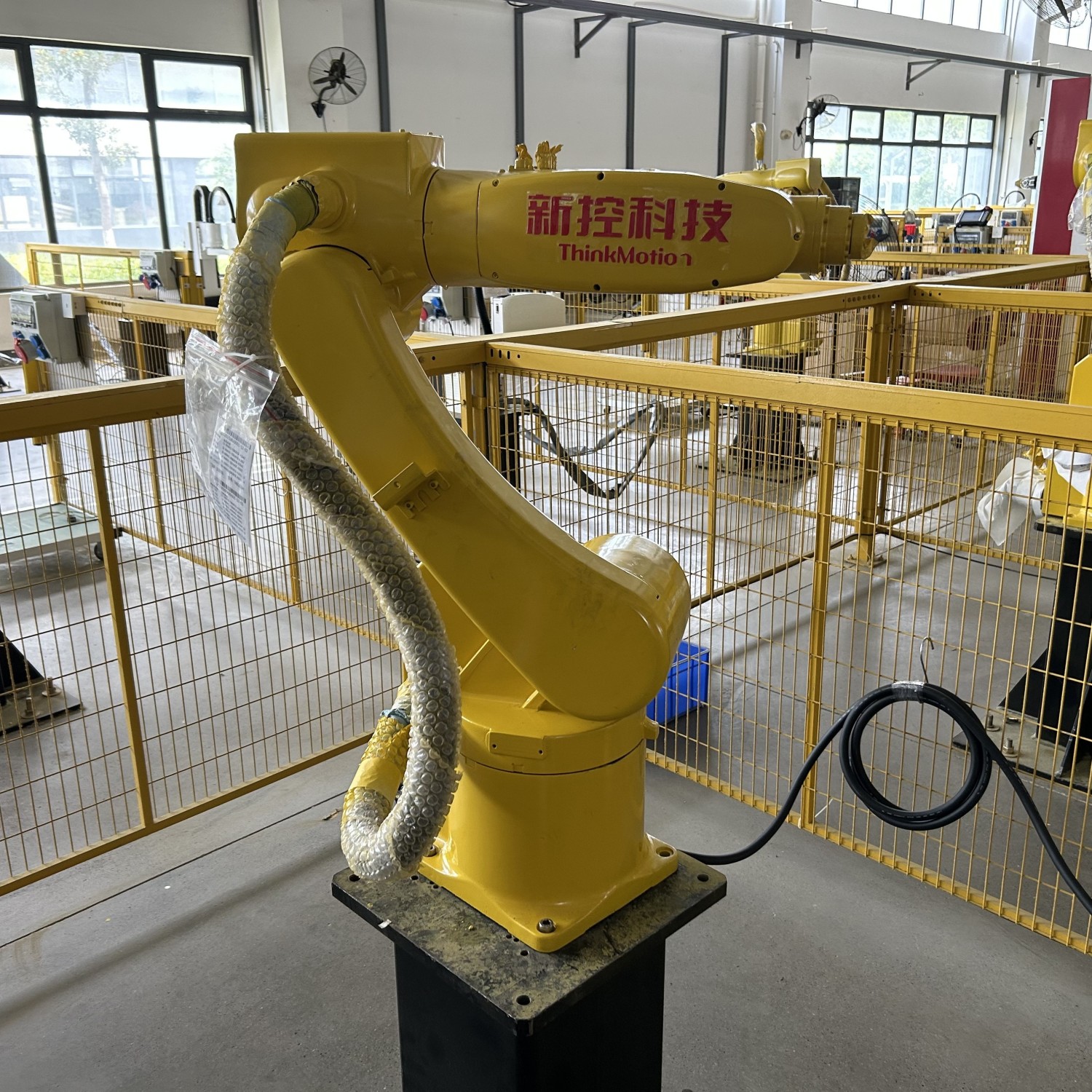 Light Load 7kg Payload 6 Axis Industrial Robot Arm High Precision Robot for Welding Handling Grinding Loading Unloading