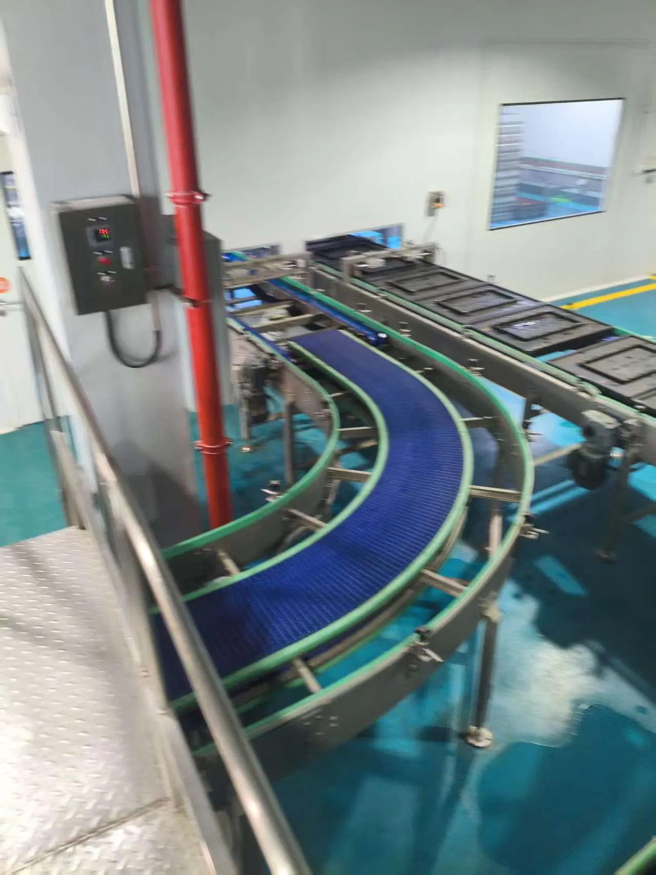Horizontal Belt Conveyor Production Line with Vibrating Feeder for Uniform Distribution on Belt