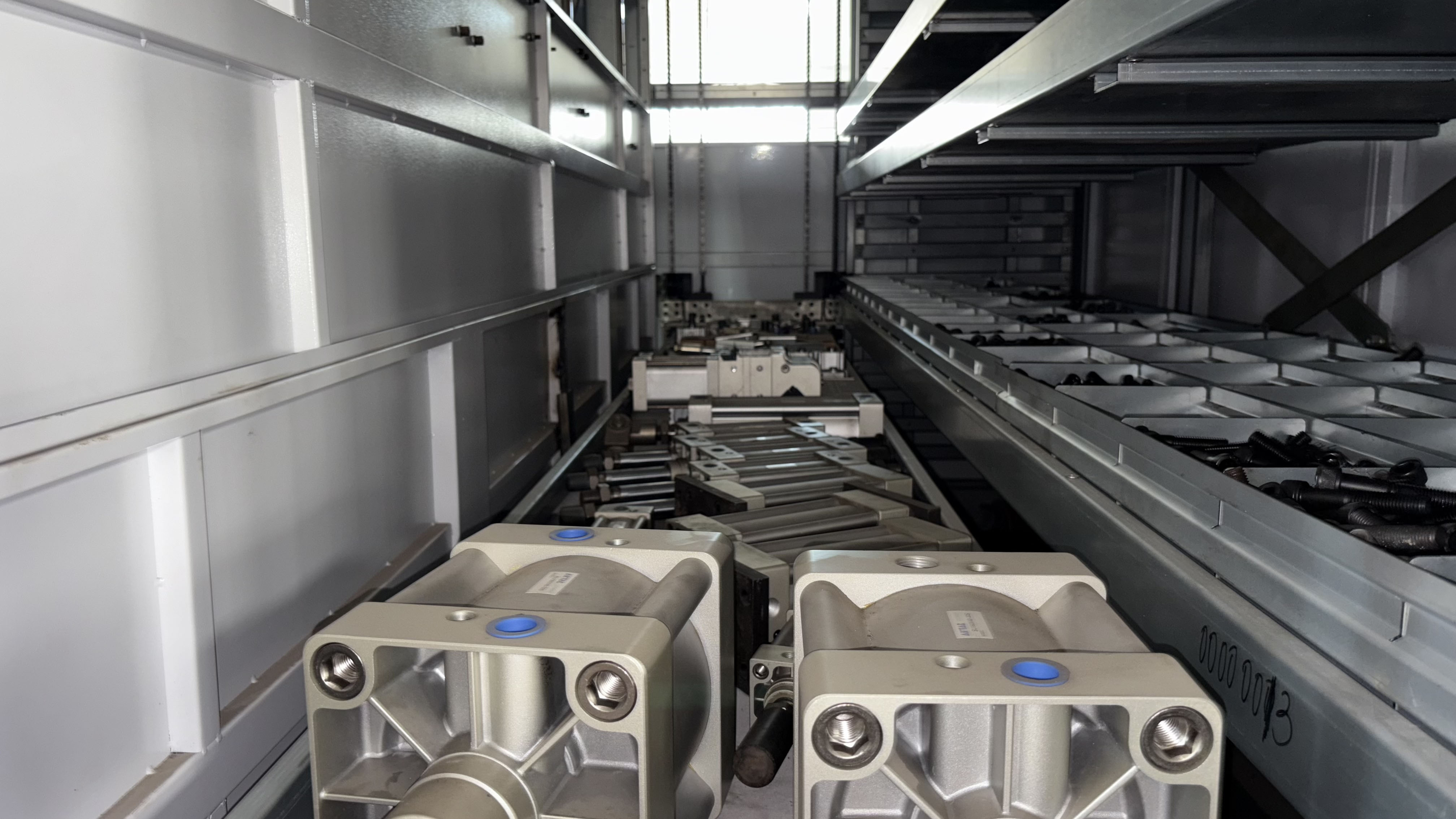 Advanced Runze E-commerce Logistics Equipment Smart Warehouse Robot Vertical Lift Module System Metal 4000kg Capacity ISO9001