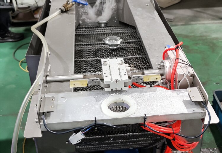 Tsingziwa Turnkey Fully Automatic Gantry Robot CNC Machine Tool Loading/Unloading Electronic Component Sorting Axle-wheel