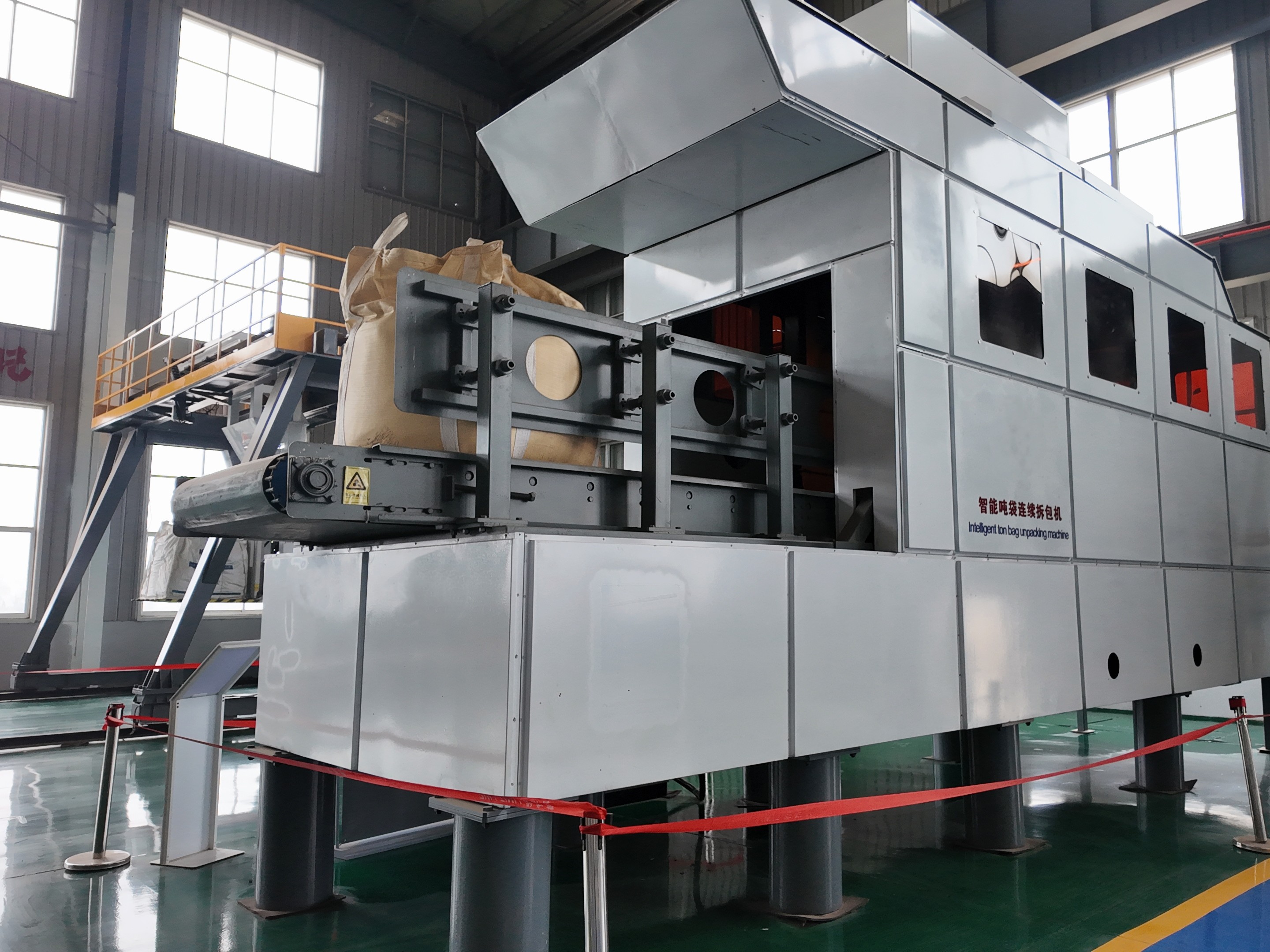 Robot-Enabled Layer Picking &amp; Cutting Machine for One-Touch Start