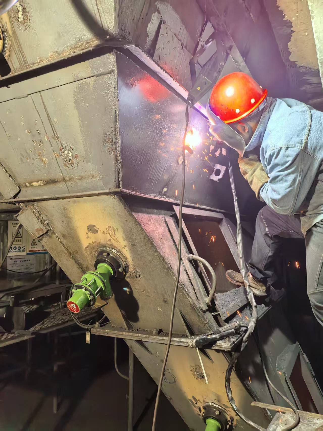 Defengdi PLC Smart Control Bulk Material Handling System Customized Flow Aid Equipment for Mining Bins (Customized/Green)