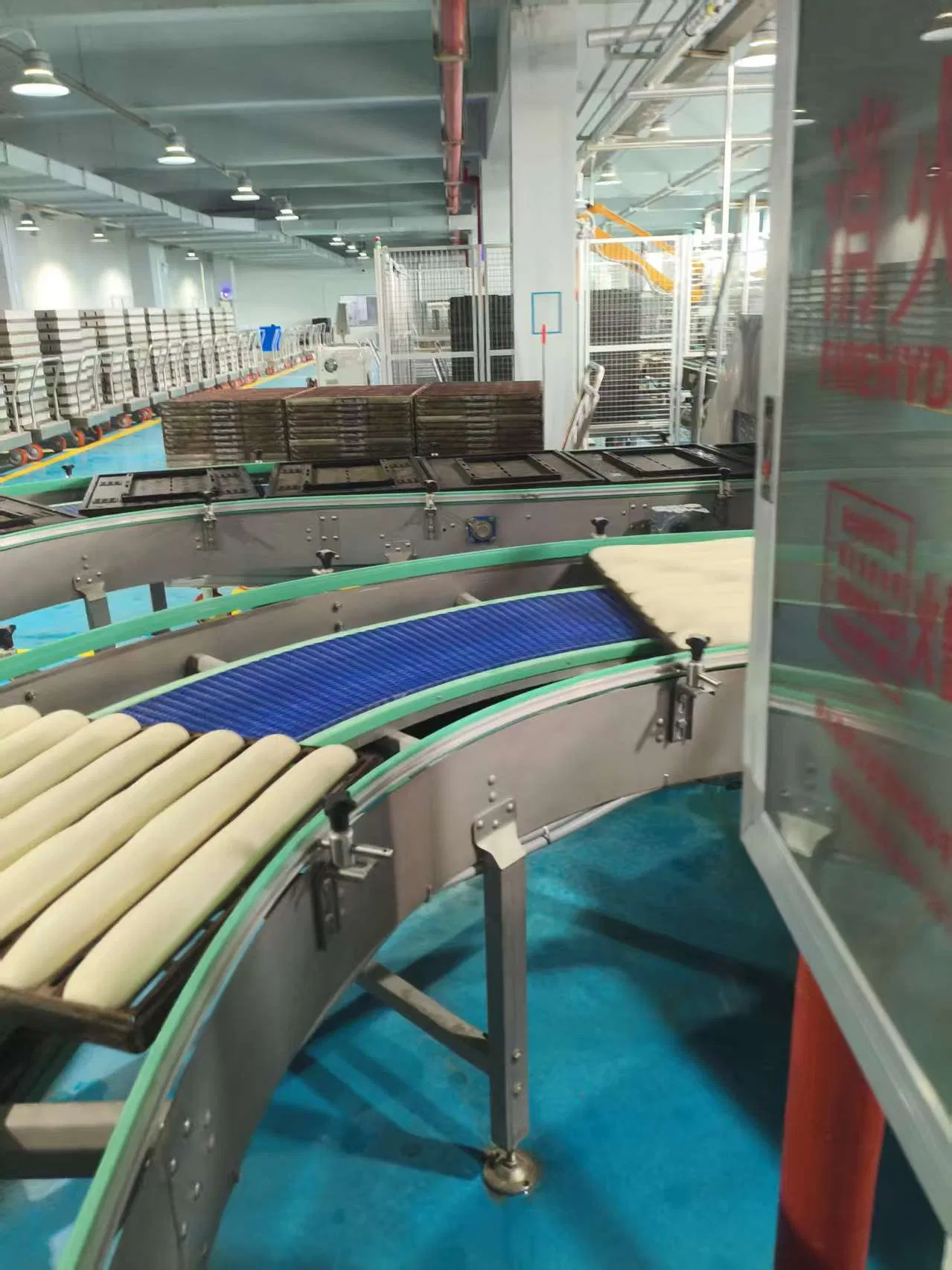 Horizontal Belt Conveyor Production Line with Vibrating Feeder for Uniform Distribution on Belt