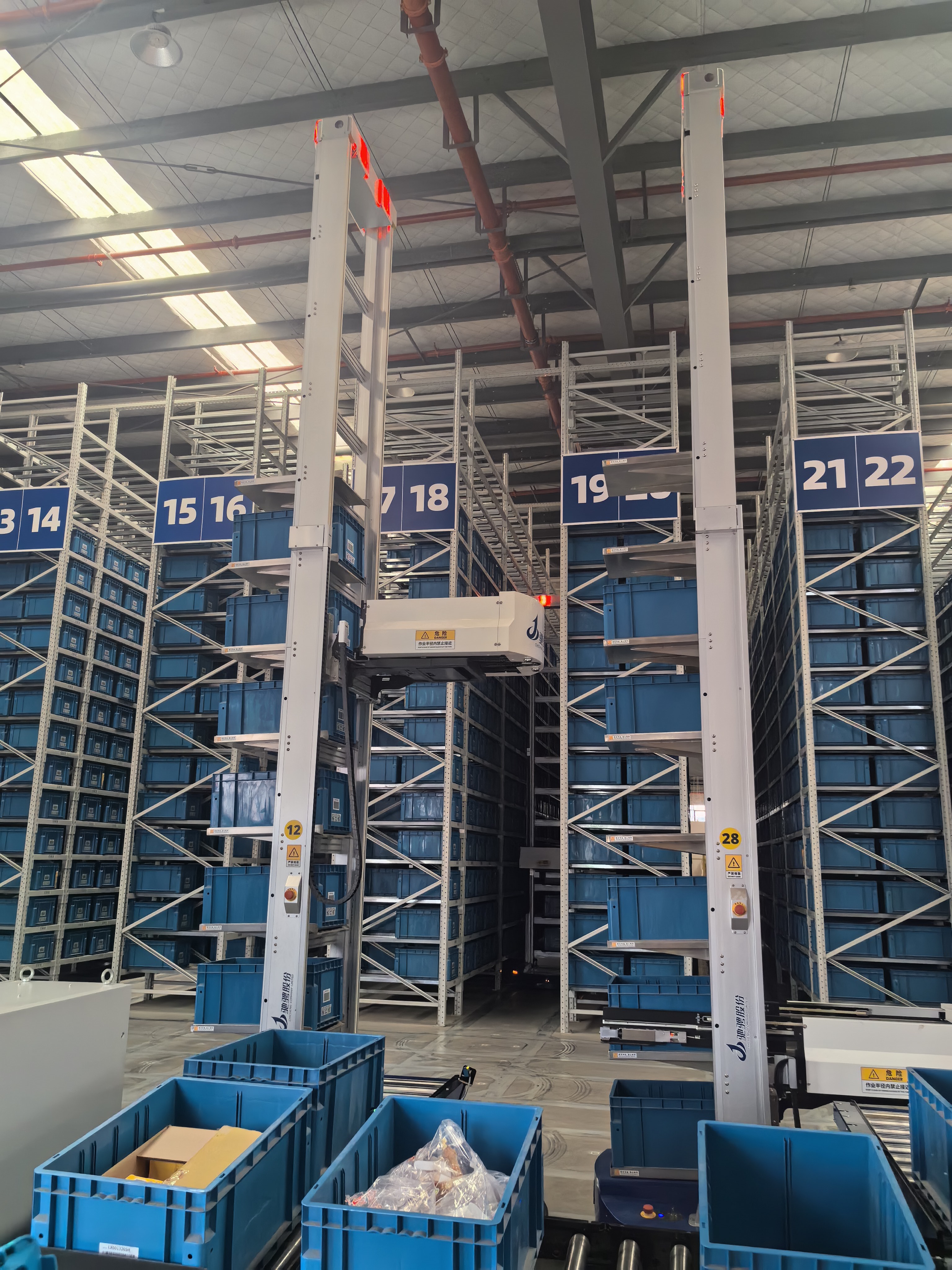 Intelligent Warehousing High-Density Steel Storage 8-Layer Automated Retrieval System Goods-to-Person Efficient Picking for