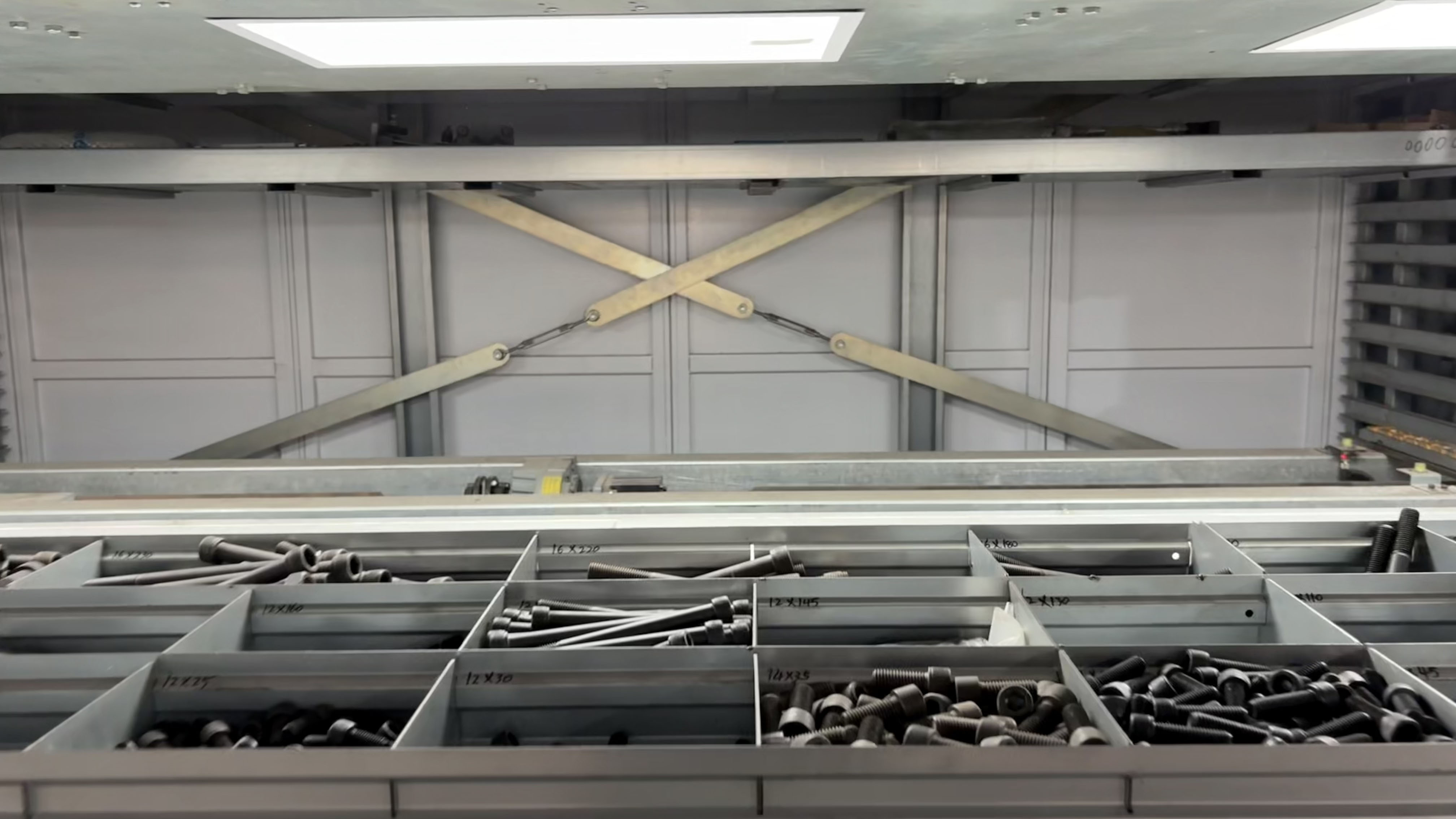 Advanced Runze E-commerce Logistics Equipment Smart Warehouse Robot Vertical Lift Module System Metal 4000kg Capacity ISO9001