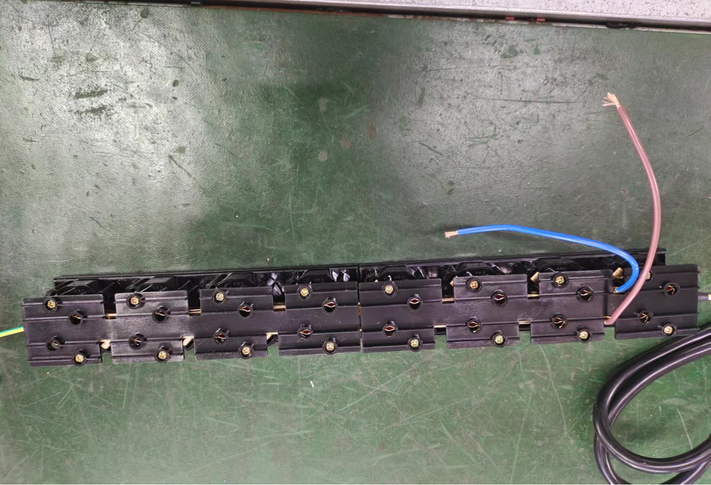 Power Distribution Units 19 Inch Germany Schuko Type PDU 6 Ways Socket V/A Meter CE Certificated Aluminum Alloy Full Brass
