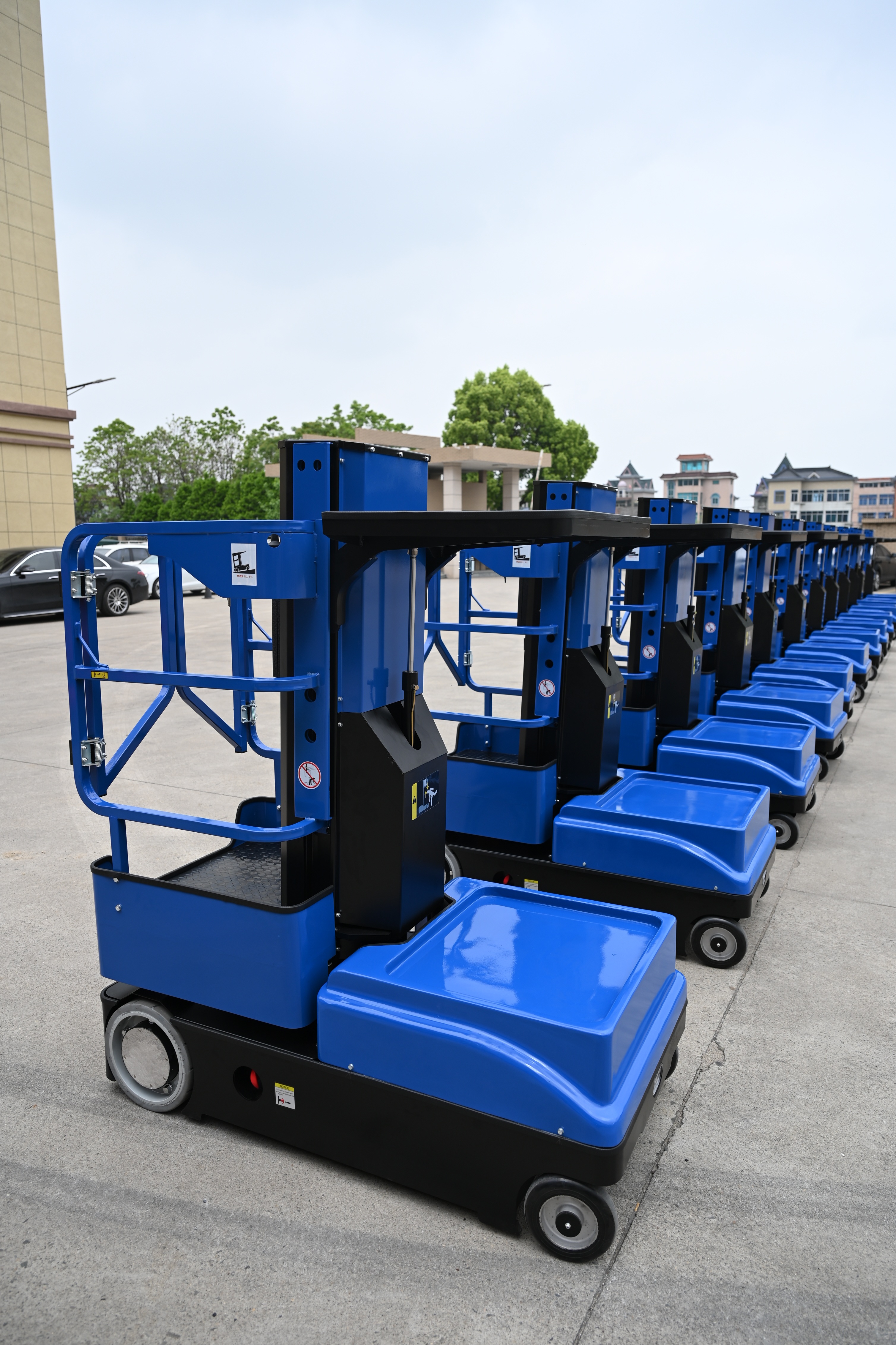 HELI Portable Electric Order Picker Trolley With Wheels Warehouse Logistics Order Picking Cart Aerial Work Platform