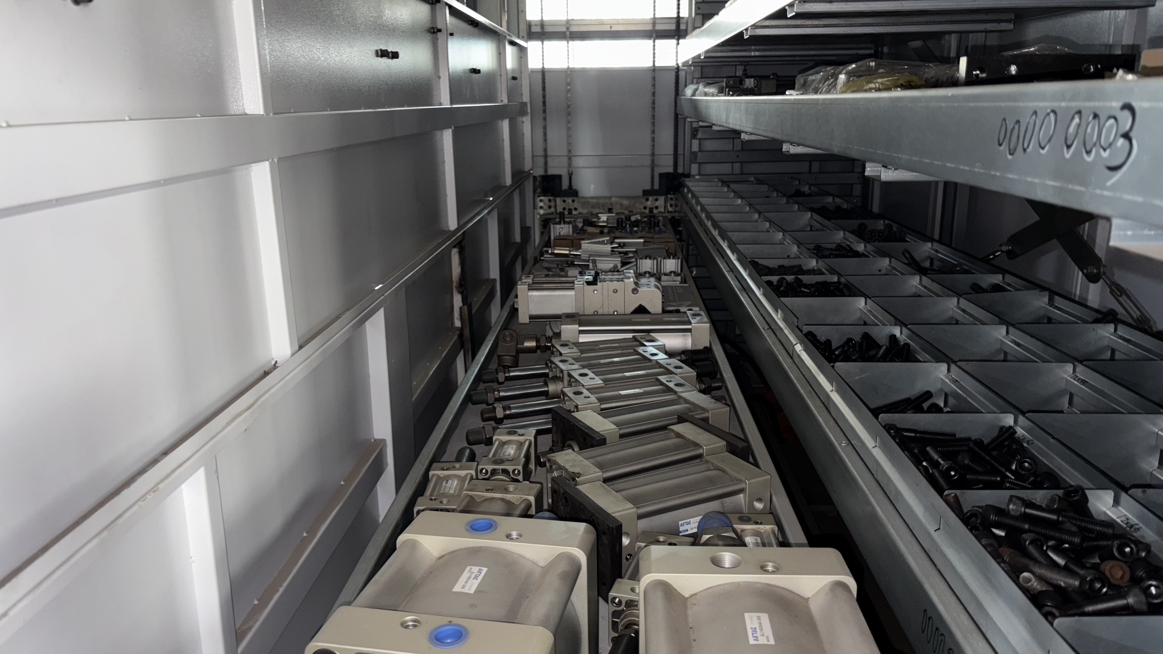 Advanced Runze E-commerce Logistics Equipment Smart Warehouse Robot Vertical Lift Module System Metal 4000kg Capacity ISO9001