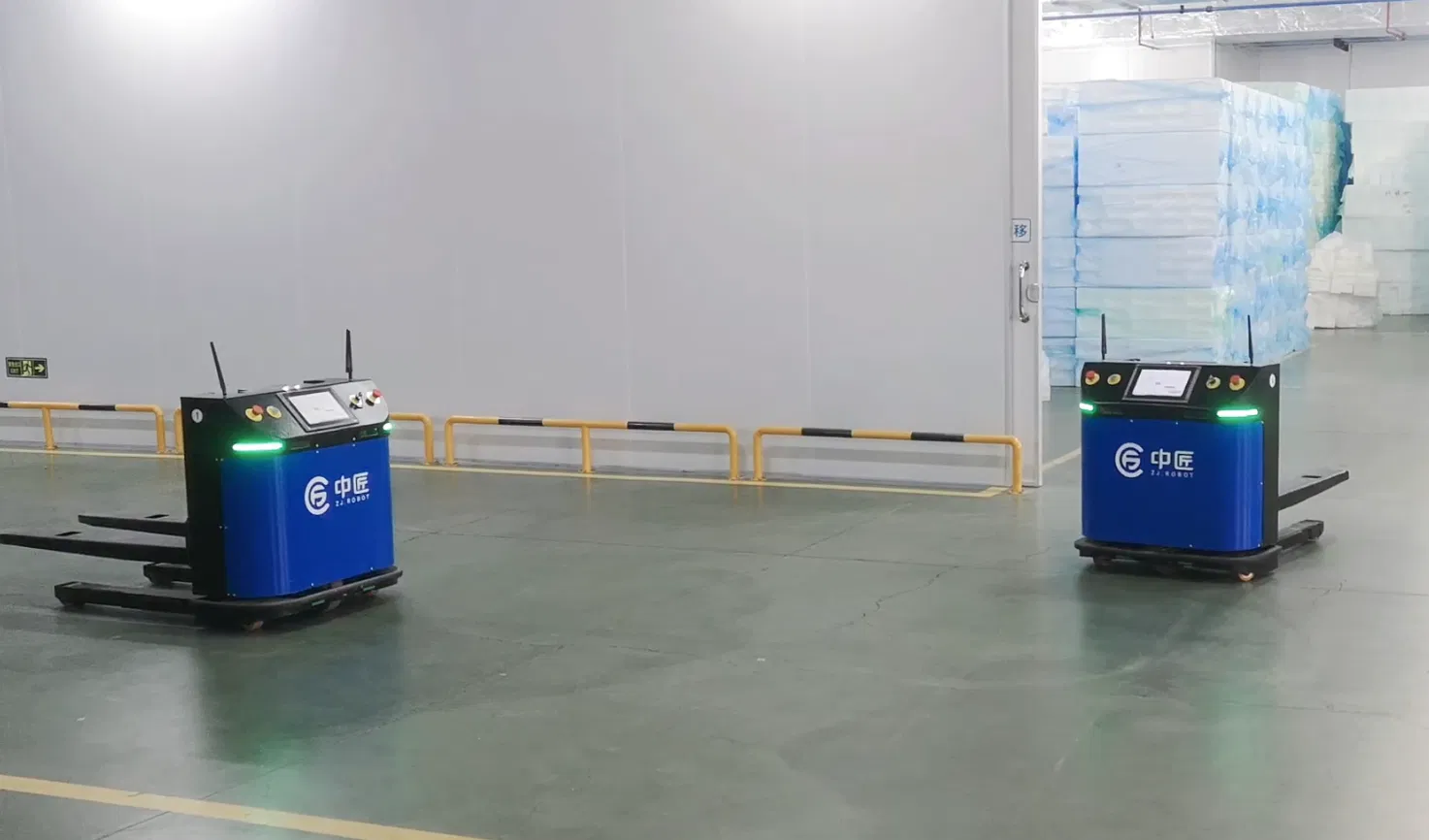 Smart Robotics for Logistics with Customizable Features for Transport